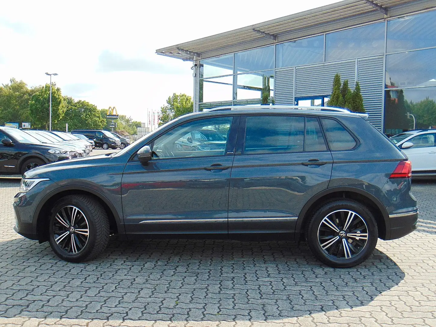 Volkswagen Tiguan 1.5 TSI Active - LED - Kamera - Sitzhzg - Grau - 2