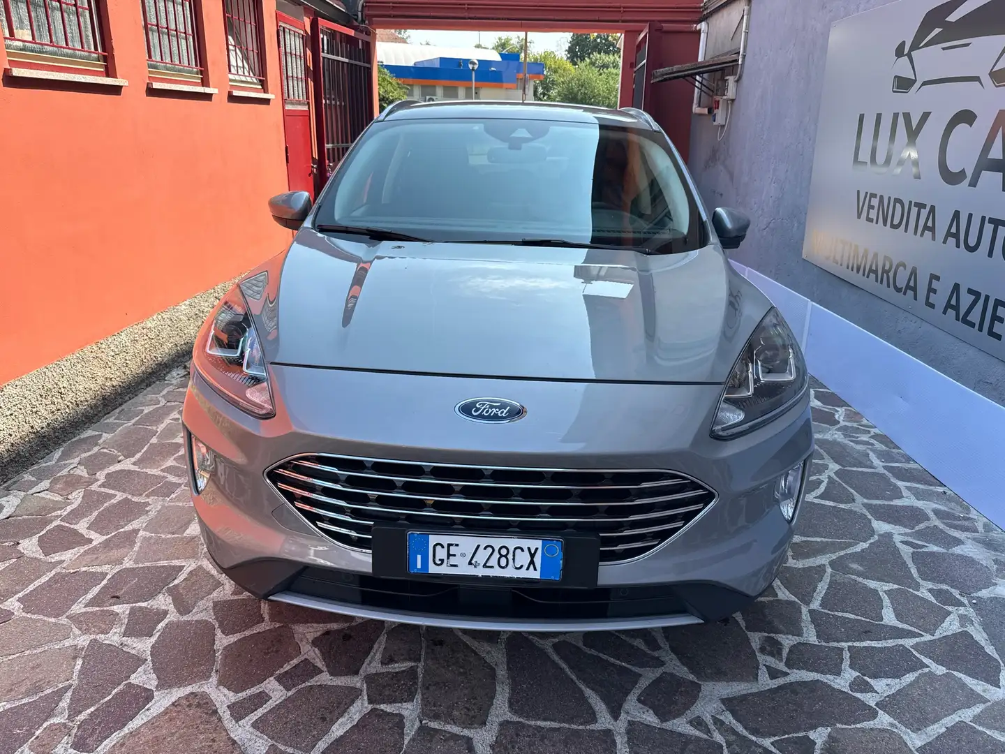 Ford Kuga 1.5 ecoblue Titanium Business 2wd 120cv auto Plateado - 1
