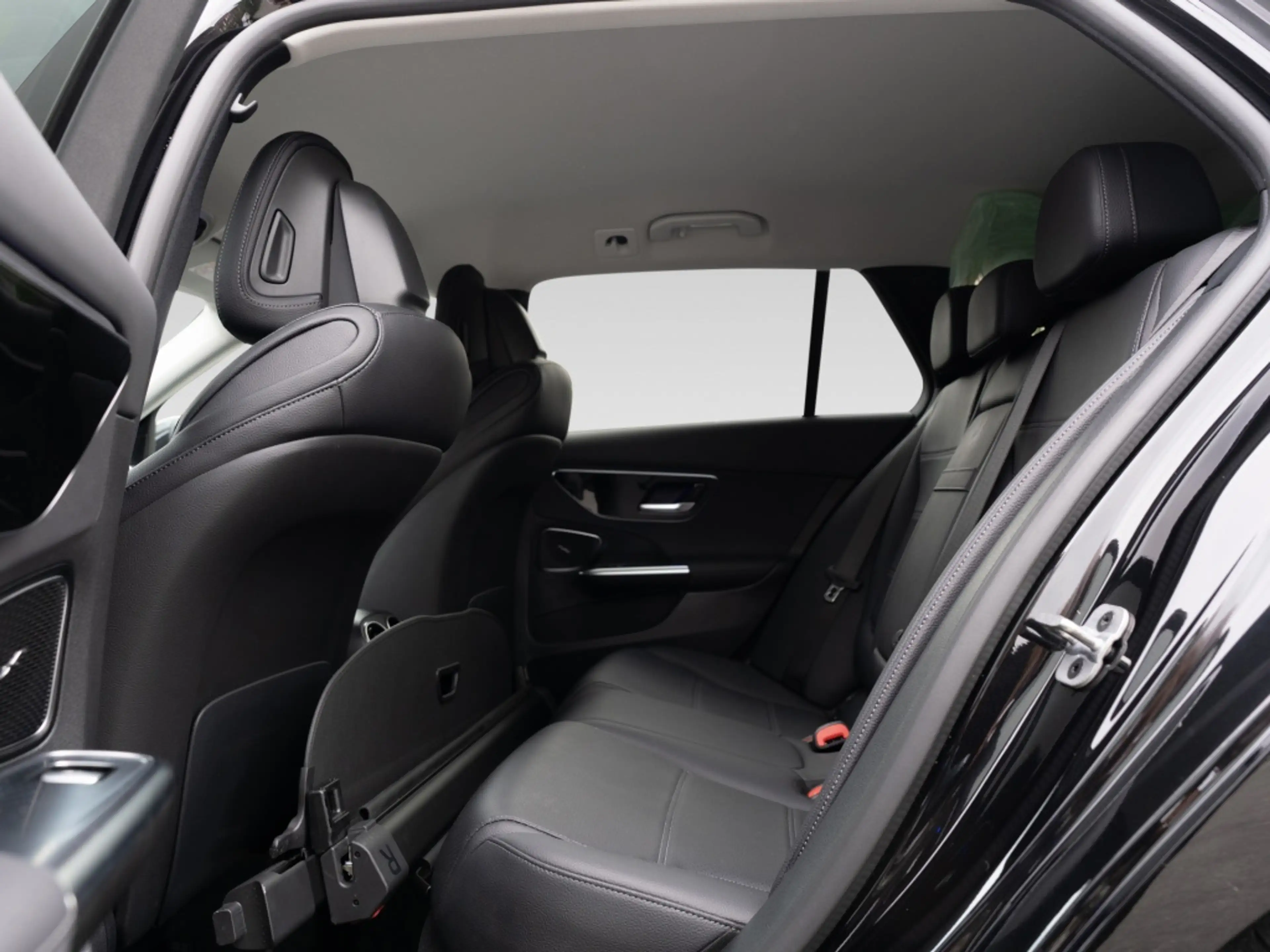 Mercedes-Benz C 220 d T 4M // AVANTGARDE AHK DISTR KAMERA SPUR — photo 10