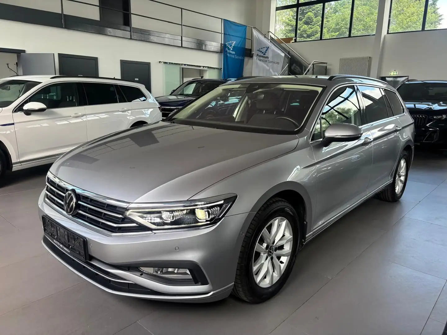 Volkswagen Passat Variant 2.0 Tdi DSG AID/MATRIX/AHK Zilver - 1