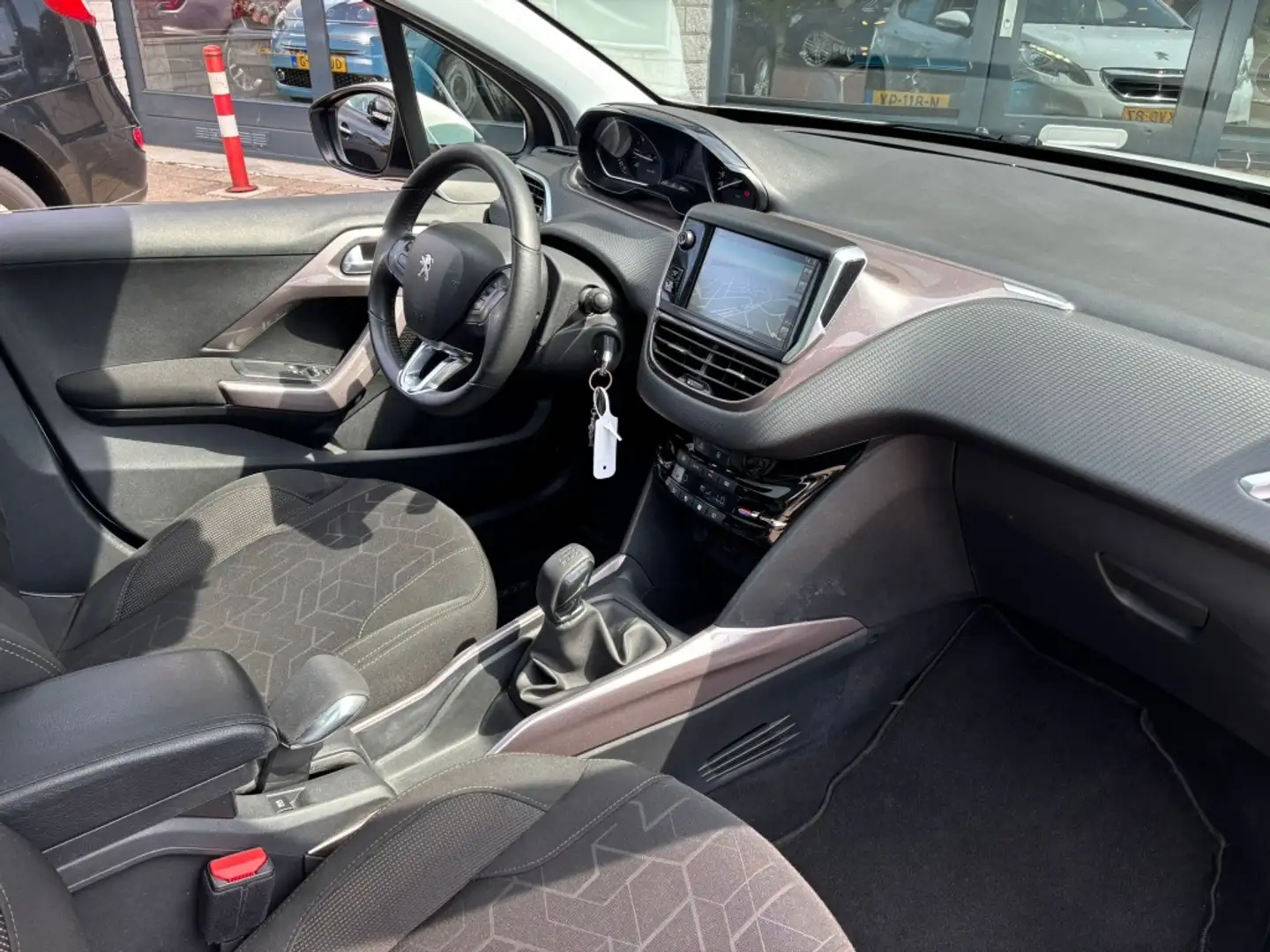 Peugeot 2008 1.2 VTi Trekhaak Navi Pano Beurt NAP Fehér - 2
