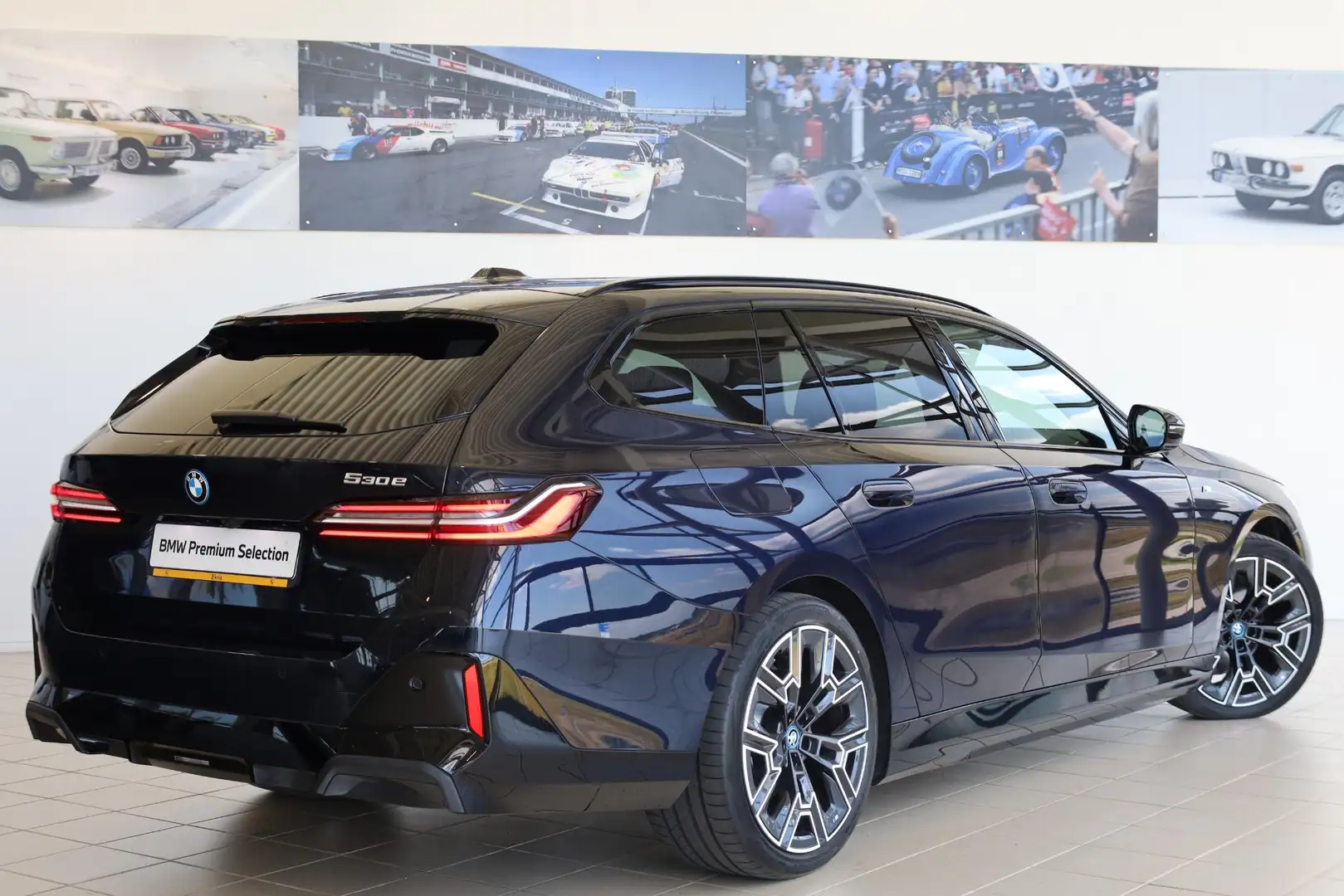 BMW 530 5 Serie Touring 530e M Sportpakket | Driving Assis Zwart - 2