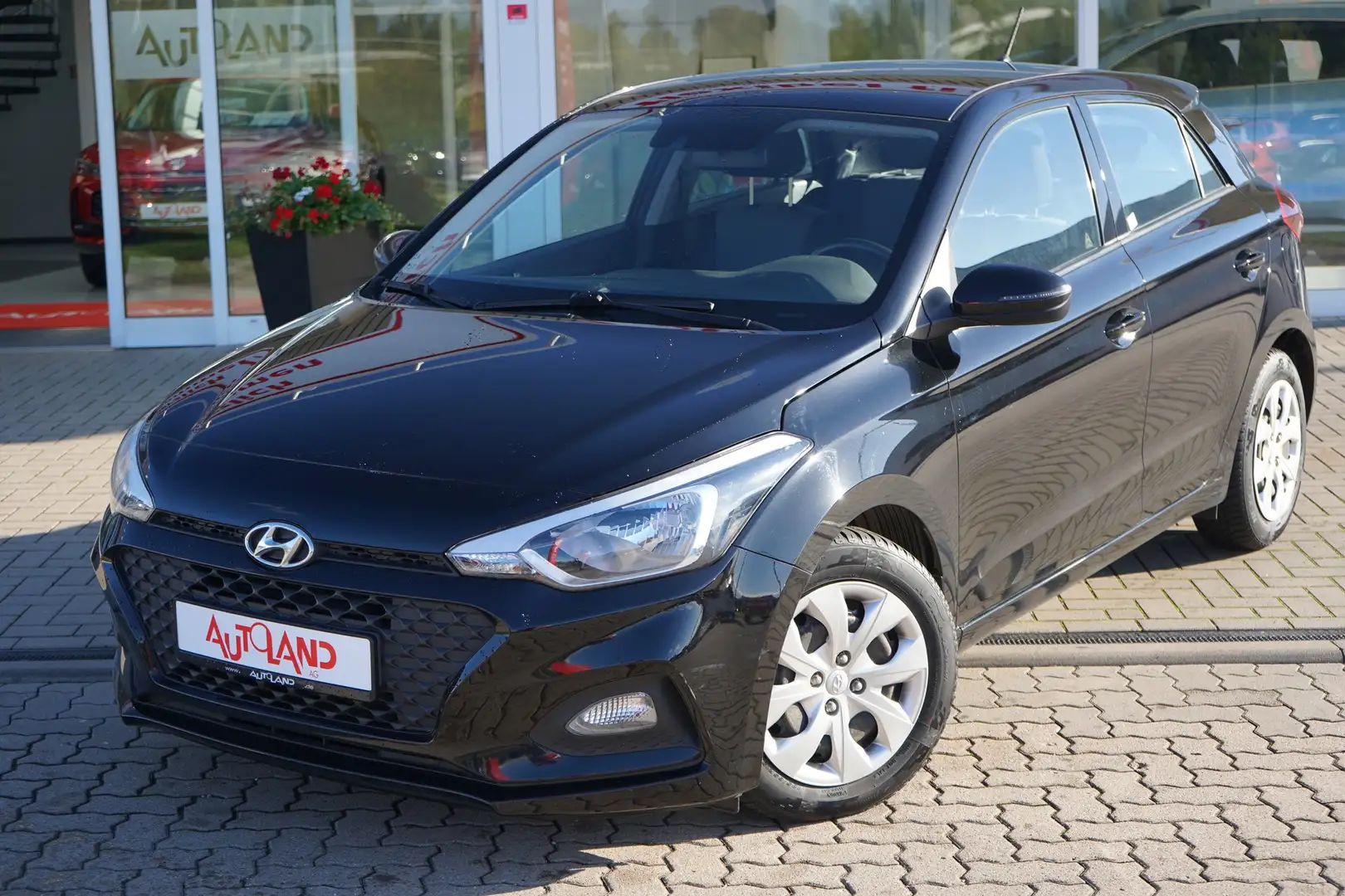 Hyundai i20 1.2 Tempomat Klima Spurhalte Bluetooth AUX Noir - 2