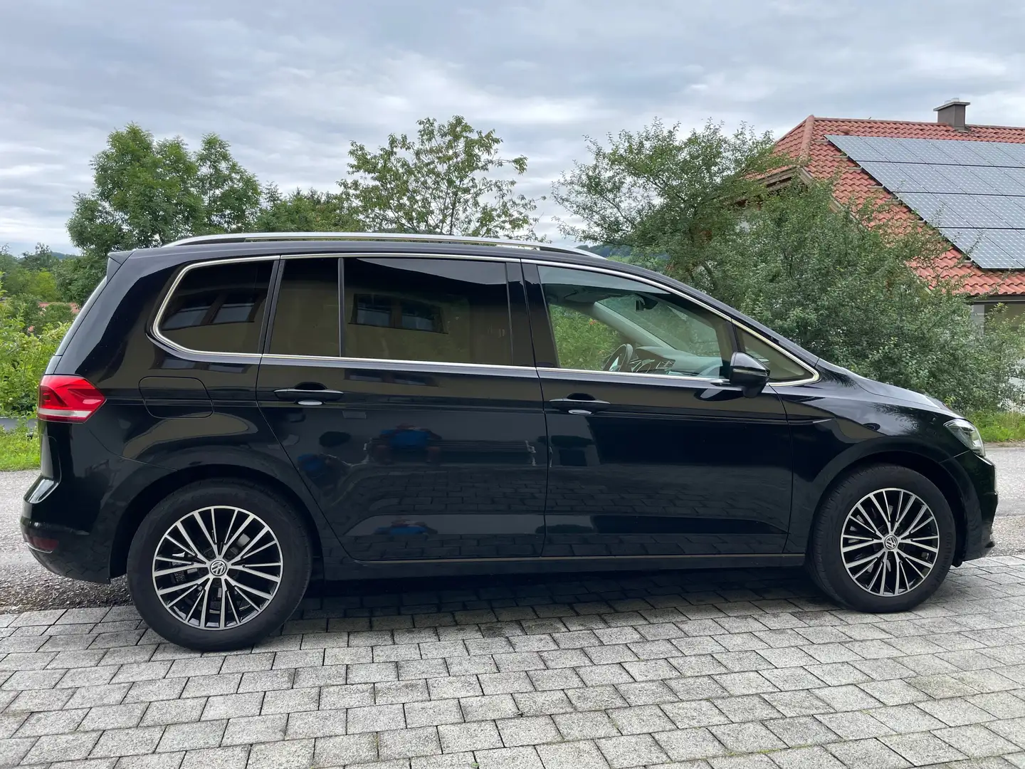 Volkswagen Touran Touran Highline 2,0 SCR TDI DSG Highline Schwarz - 2