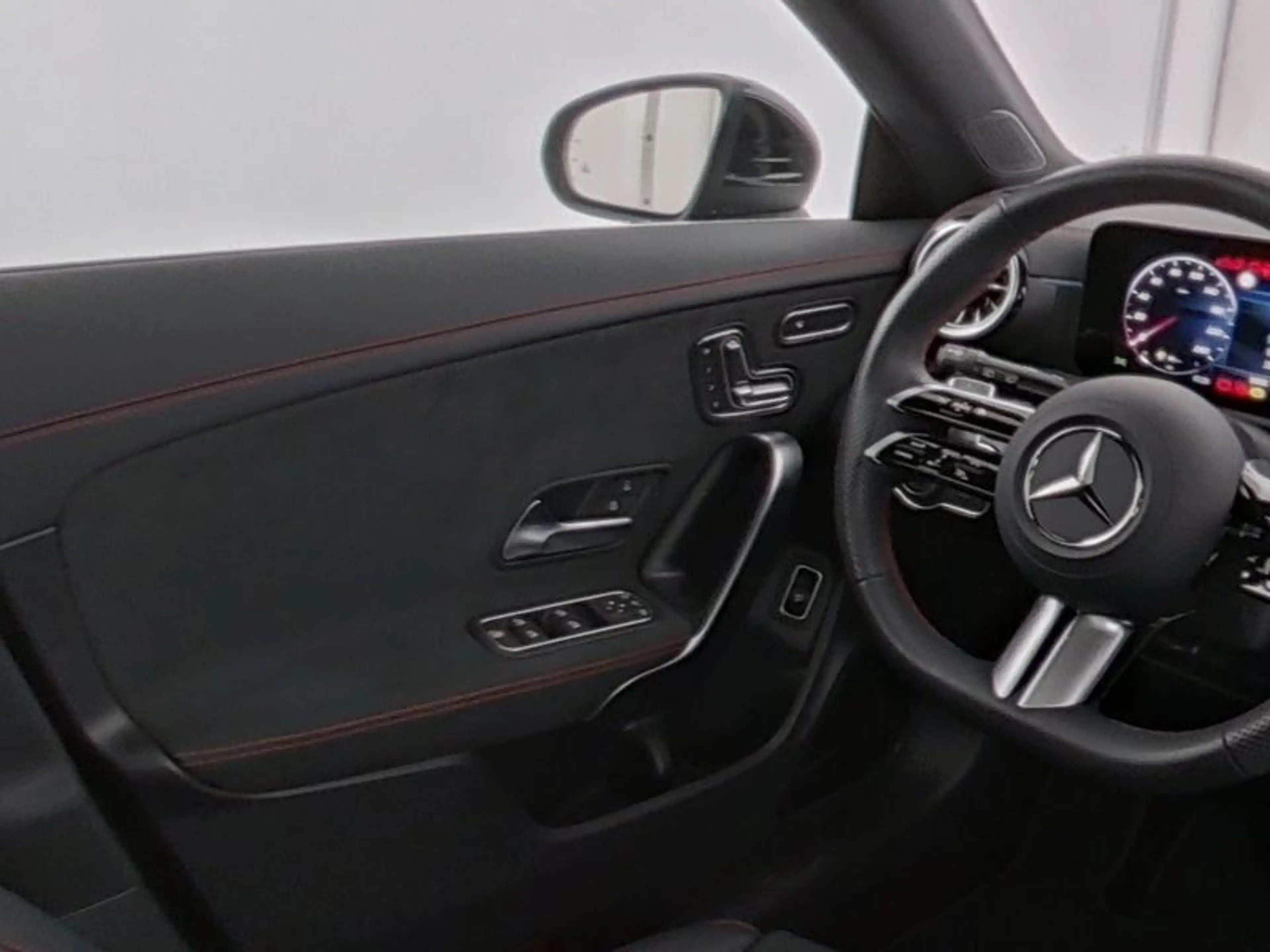 Mercedes-Benz CLA 200 AMG PLUS*AHK*Pano*HUD*360°*MultiBeam* — photo 9