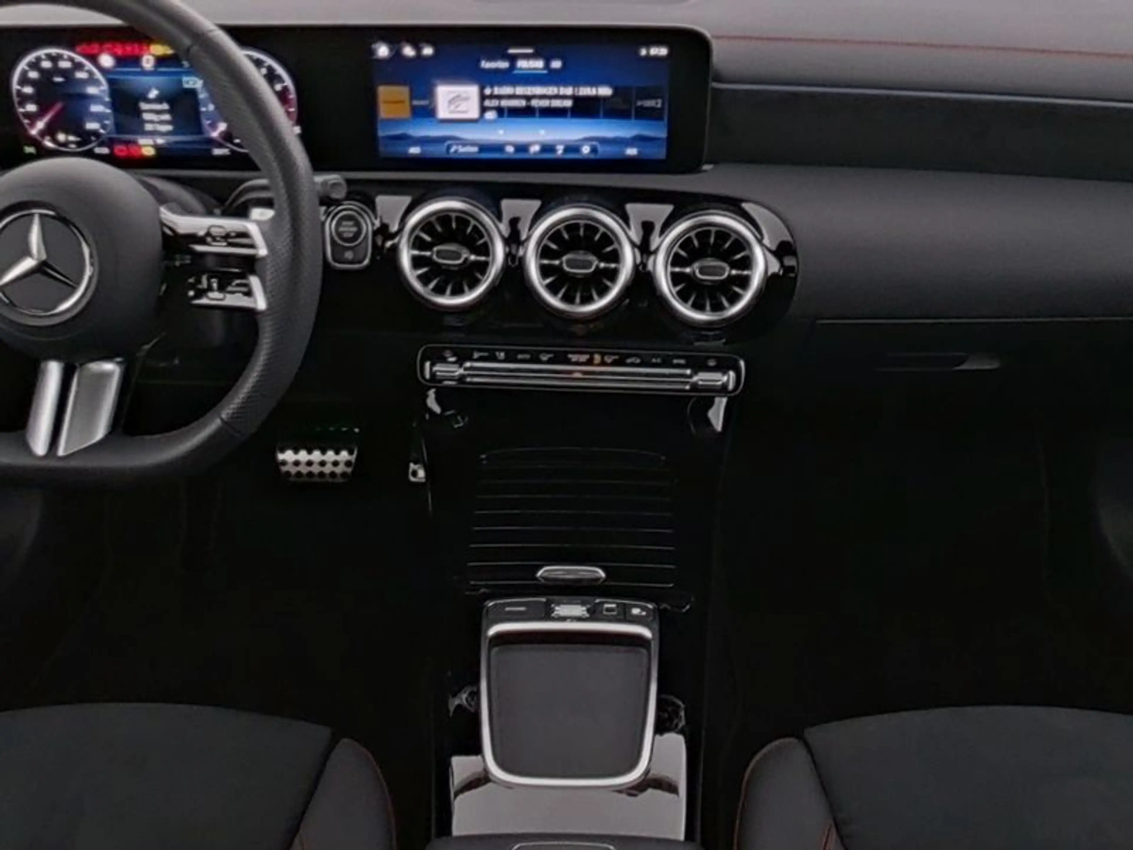 Mercedes-Benz CLA 200 AMG PLUS*AHK*Pano*HUD*360°*MultiBeam* — photo 5