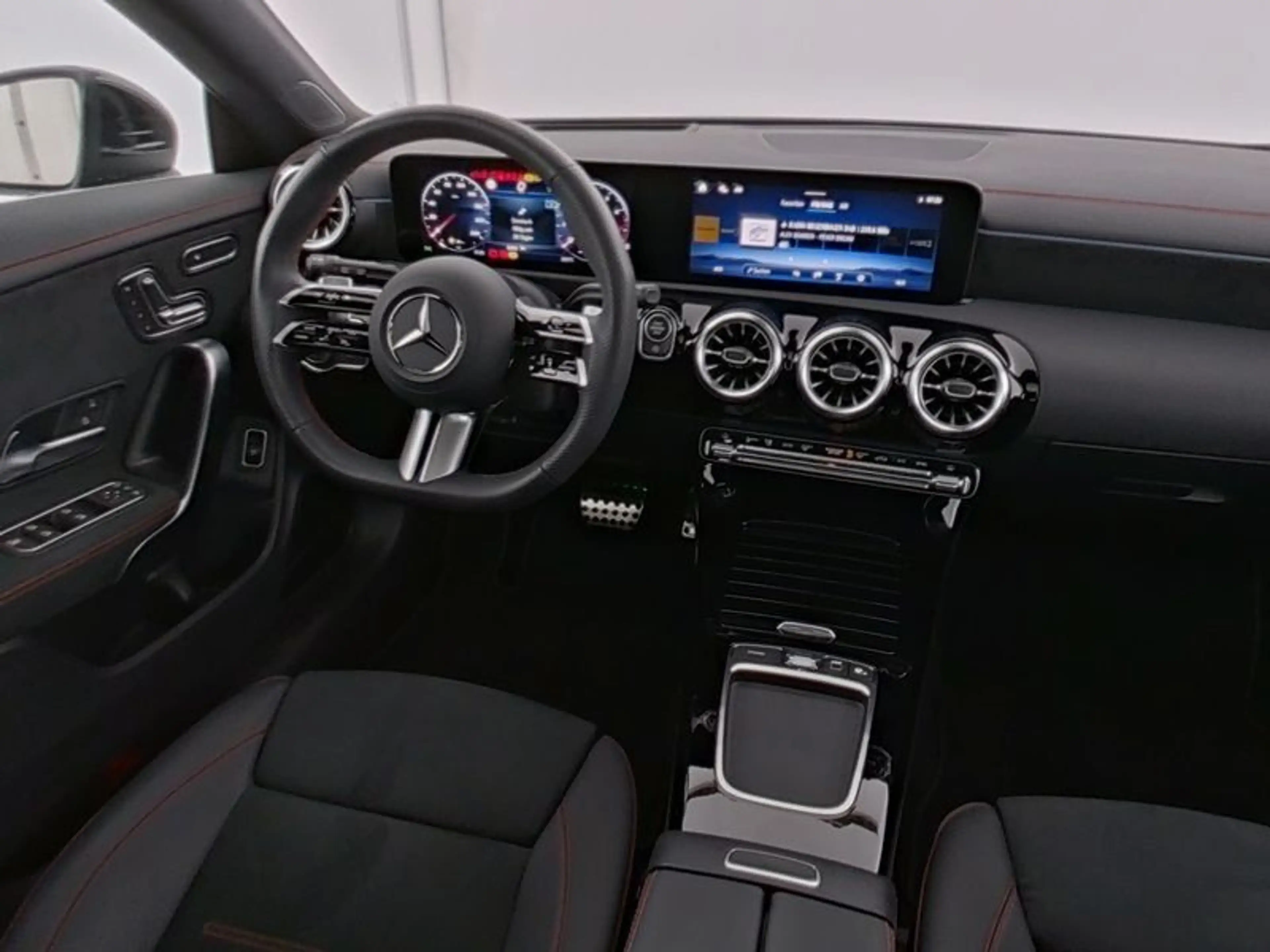 Mercedes-Benz CLA 200 AMG PLUS*AHK*Pano*HUD*360°*MultiBeam* — photo 6