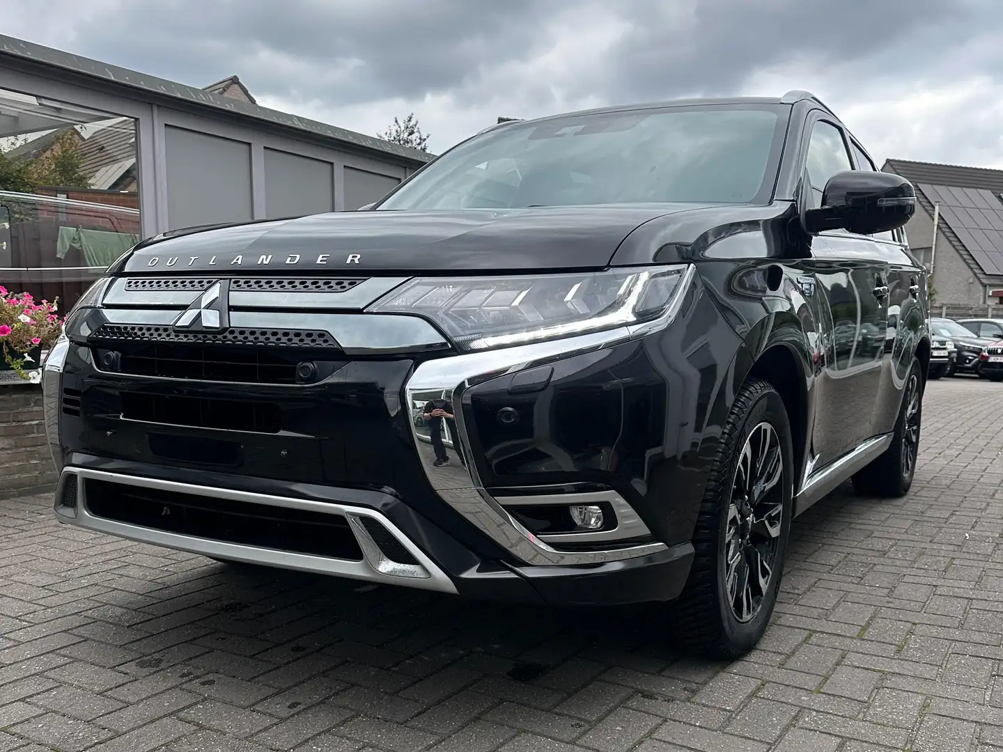 Mitsubishi Outlander Outlander 2.4 4WD Plug-In Hybrid Top Noir - 2