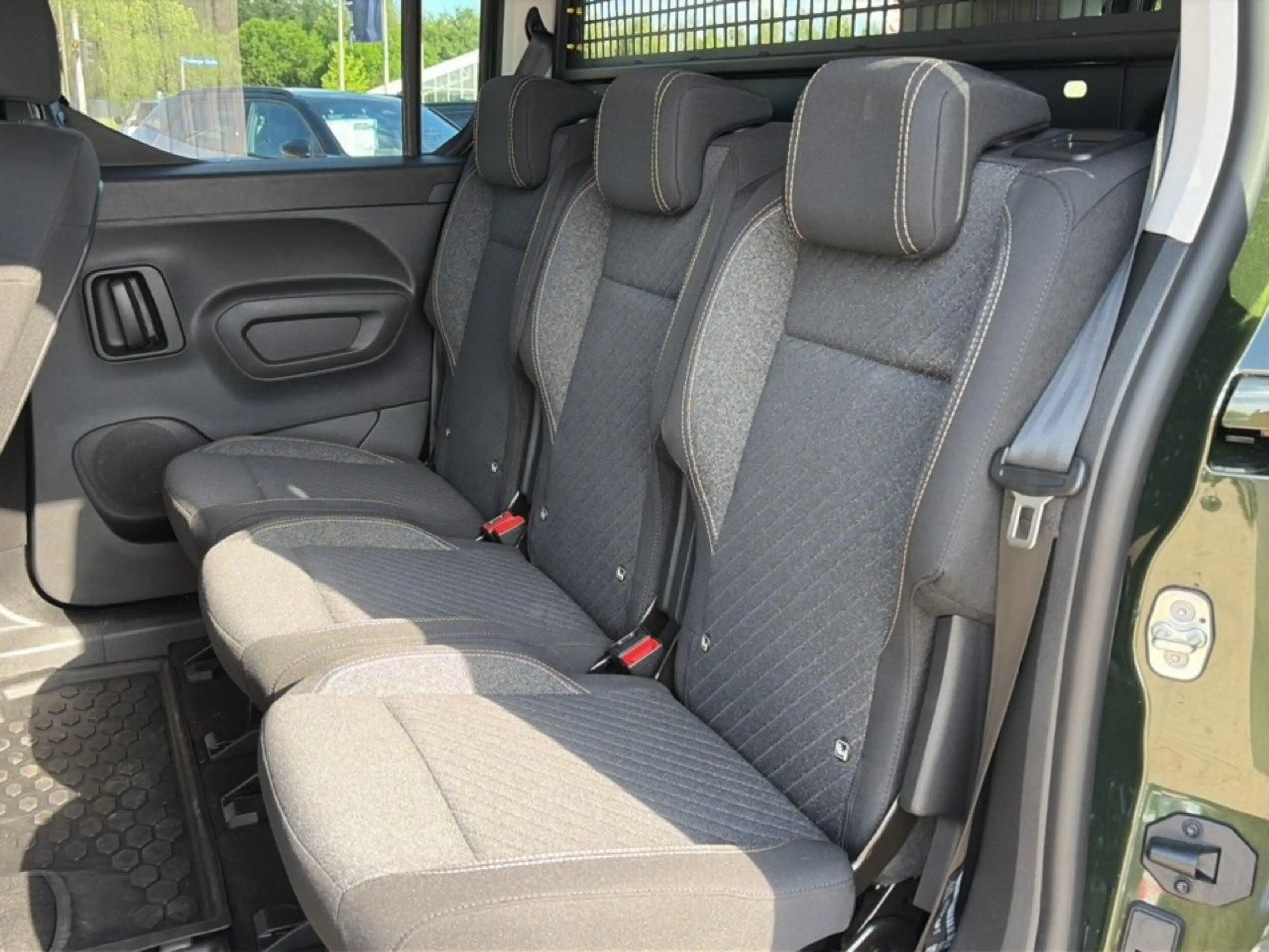 Peugeot Rifter Allure N1 L2 130 BHDi, Style Paket, 180° — photo 10