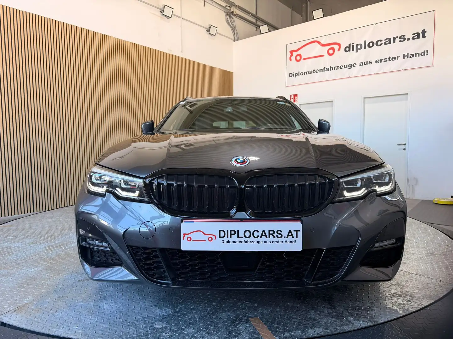 BMW 320 320d xDrive M Sport Grau - 2