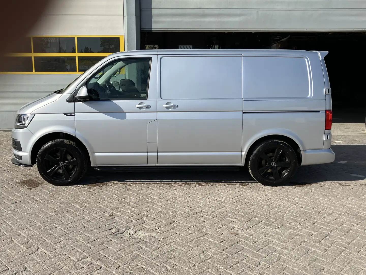 Volkswagen T6 Transporter DSG Kurz Plus Comfortline - 2