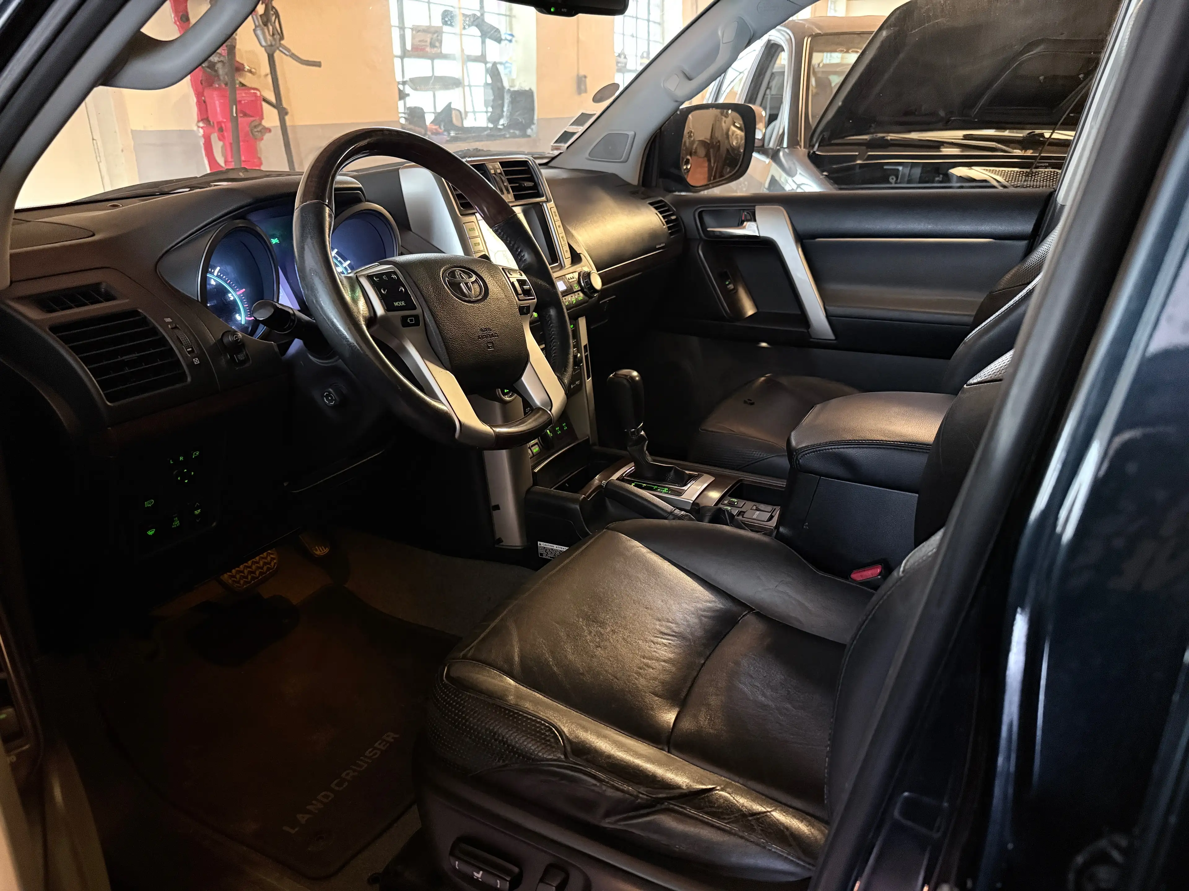 Toyota Land Cruiser Prado VX — photo 4