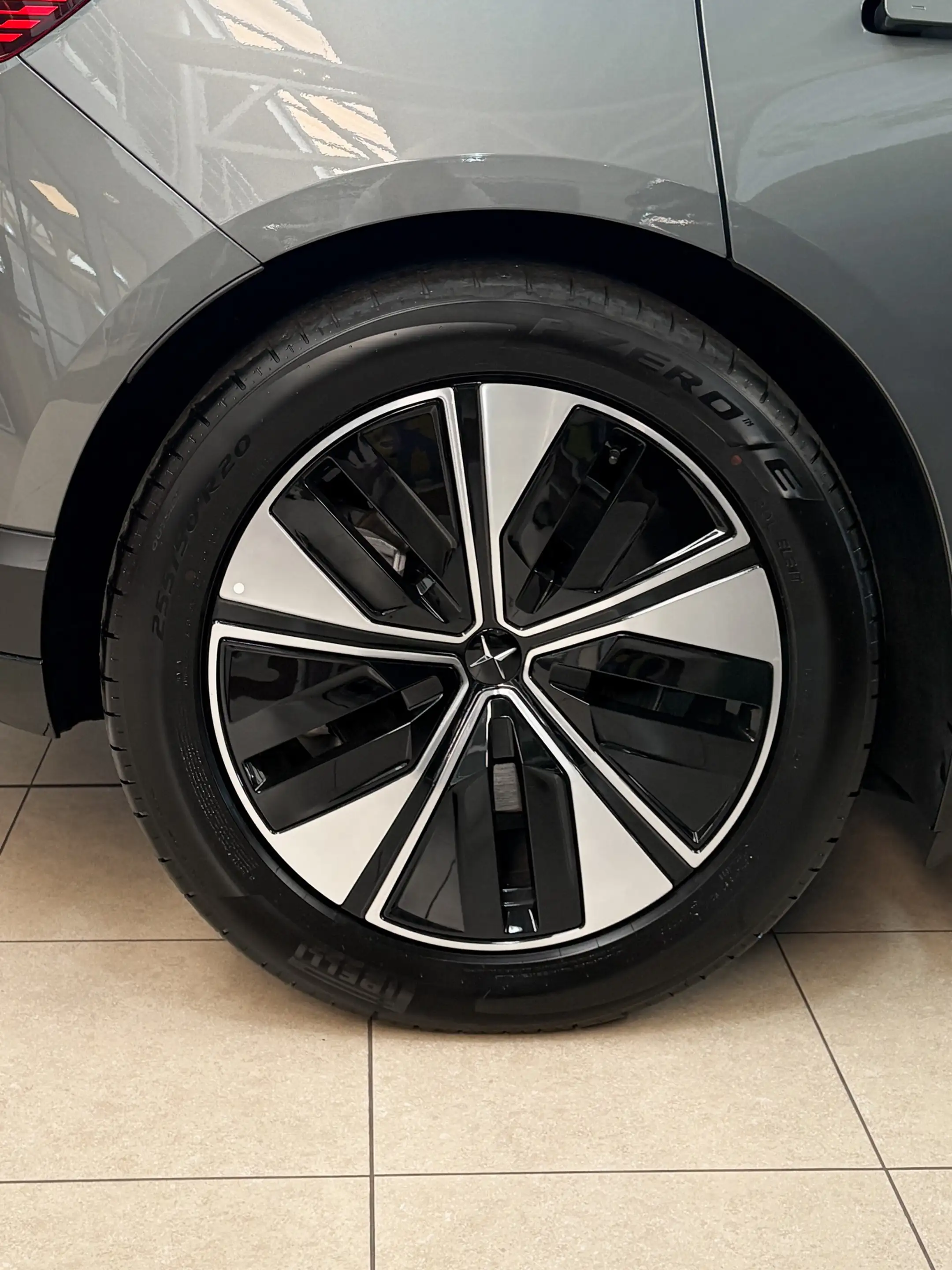 Polestar 4 Dual Motor 100kWh pilot, plus , 20 inch, white int — photo 15