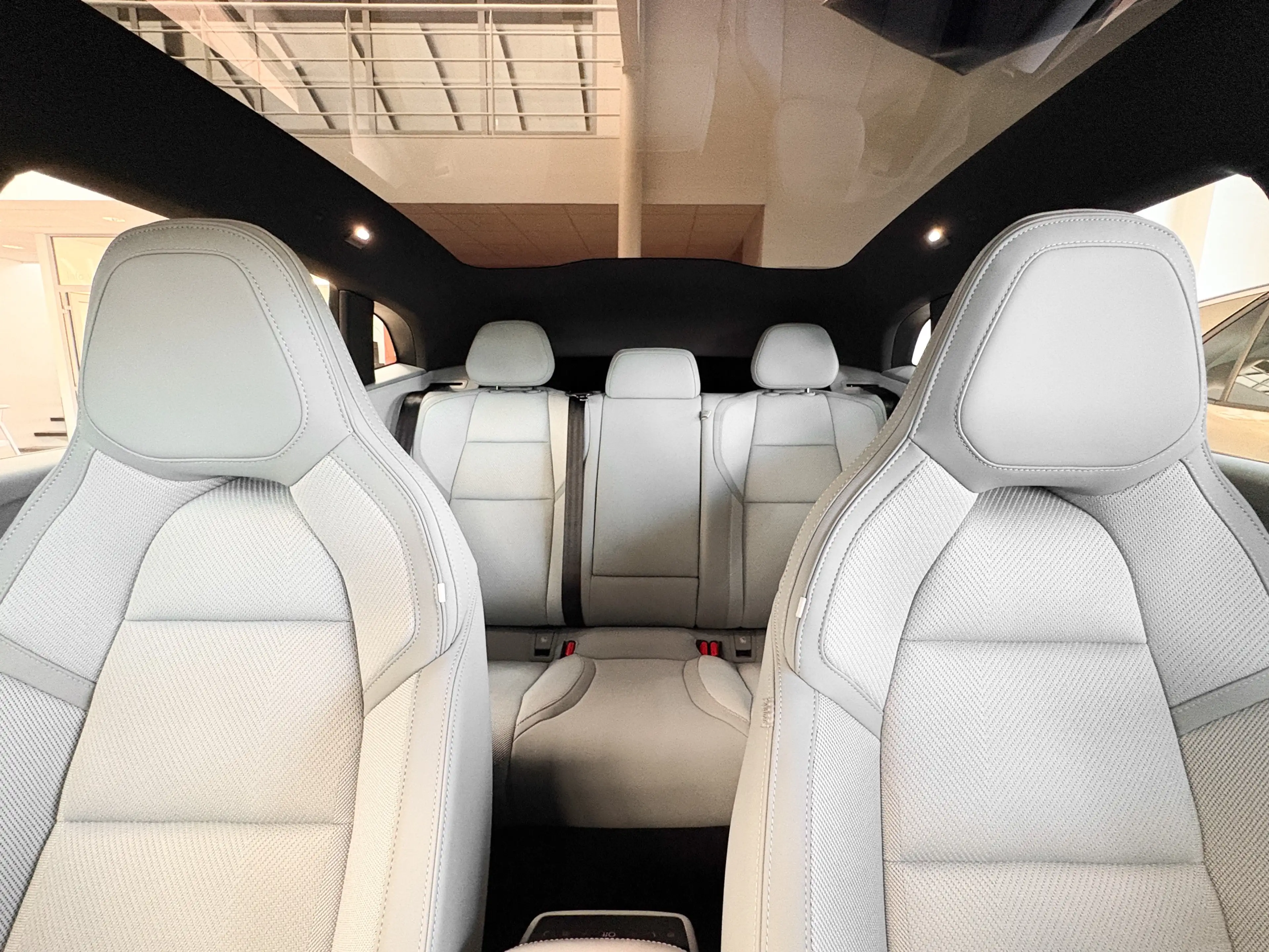 Polestar 4 Dual Motor 100kWh pilot, plus , 20 inch, white int — photo 11