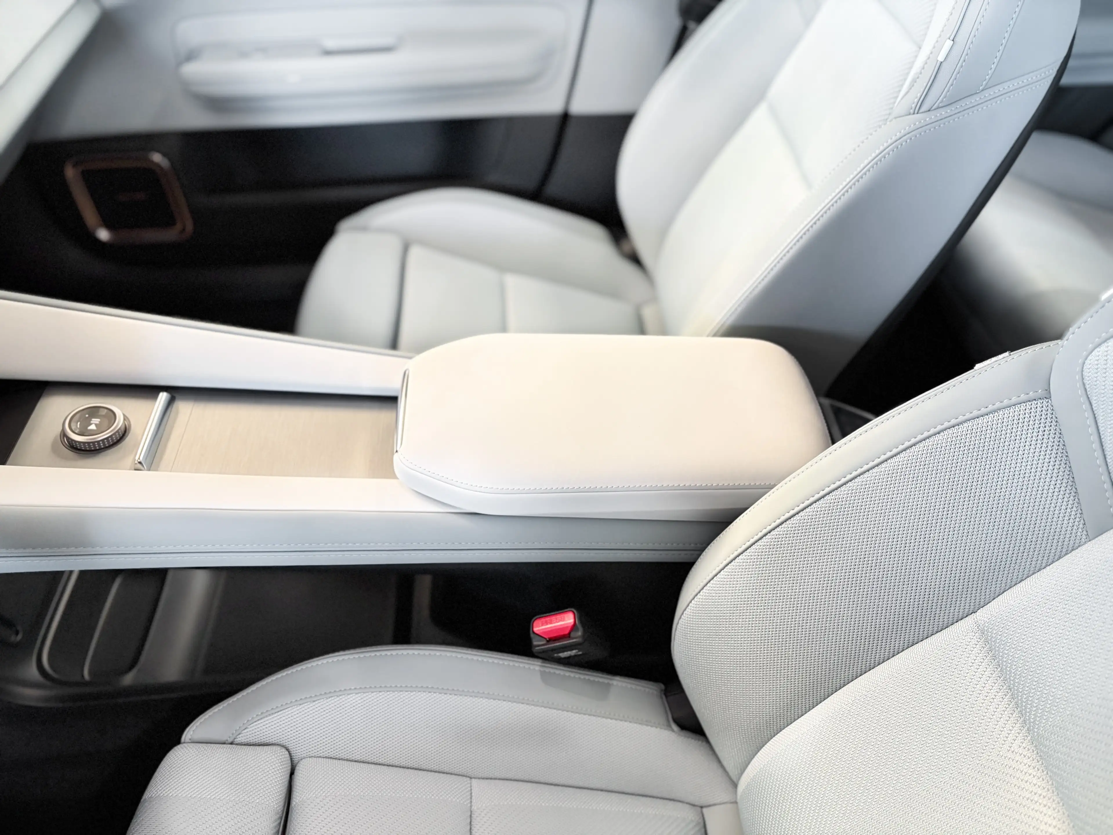 Polestar 4 Dual Motor 100kWh pilot, plus , 20 inch, white int — photo 5