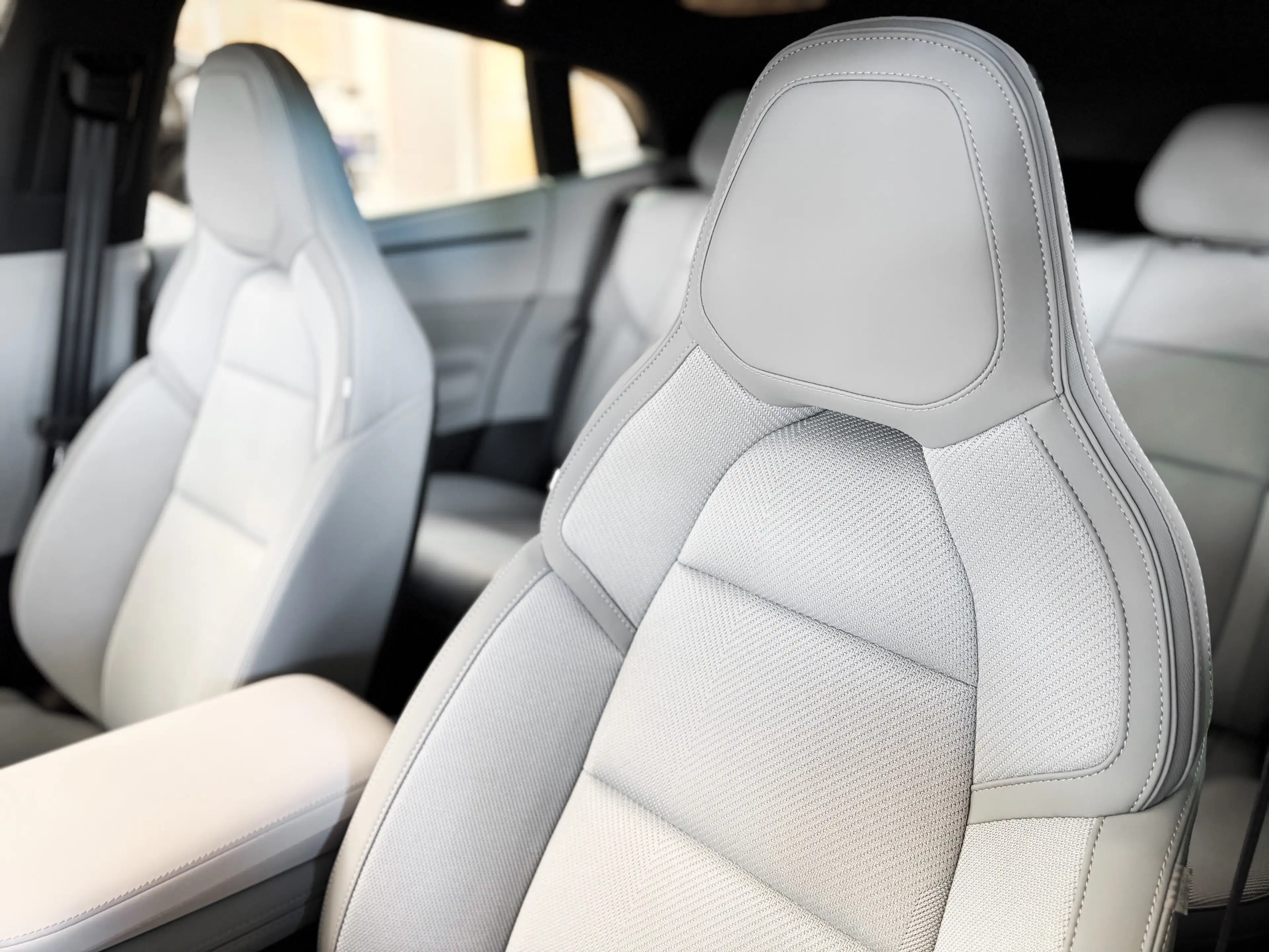 Polestar 4 Dual Motor 100kWh pilot, plus , 20 inch, white int — photo 6