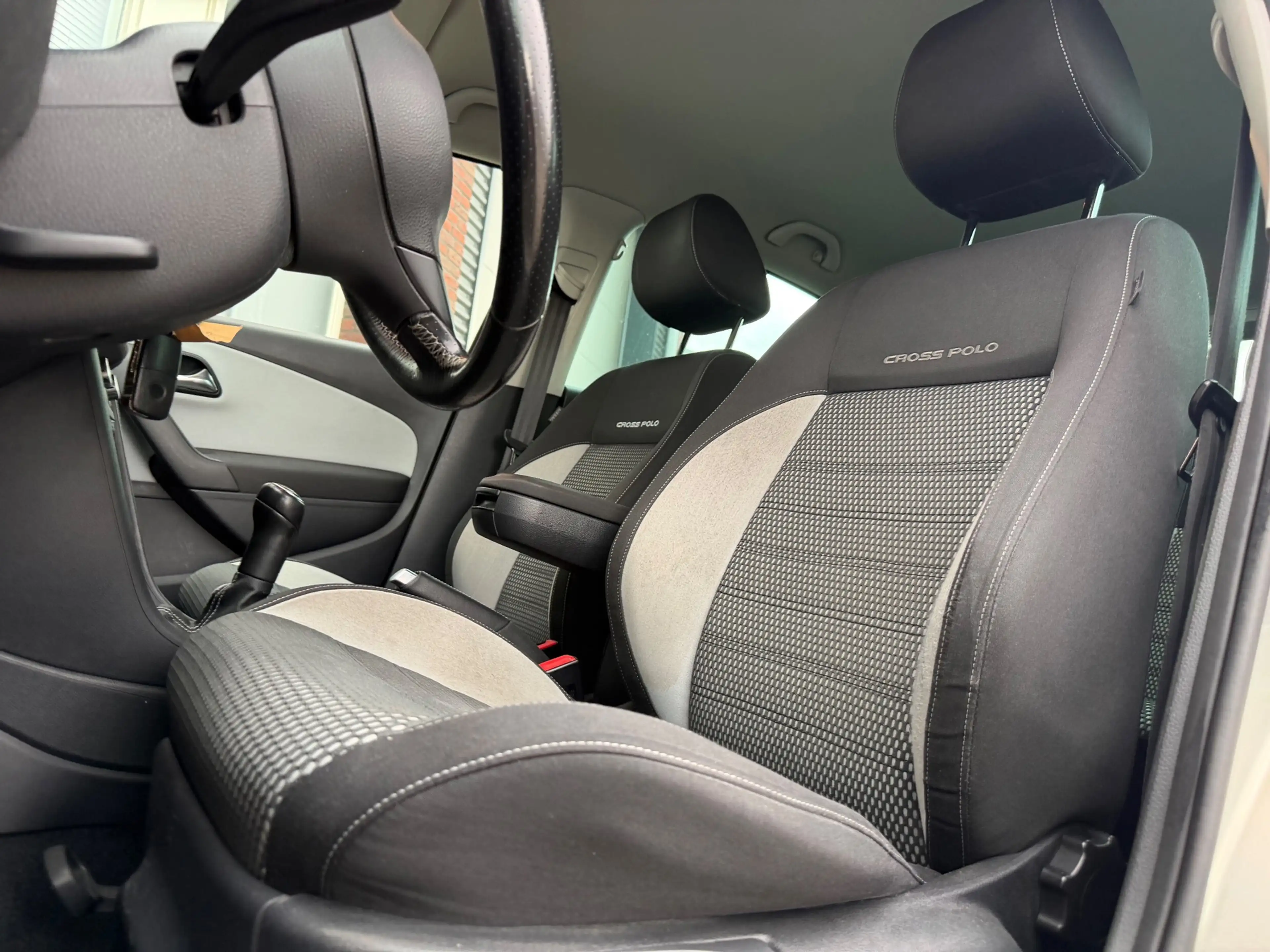 Volkswagen Polo Cross 1.2 TSI / Clima / PDC / Cruise / LM / NAP — photo 4