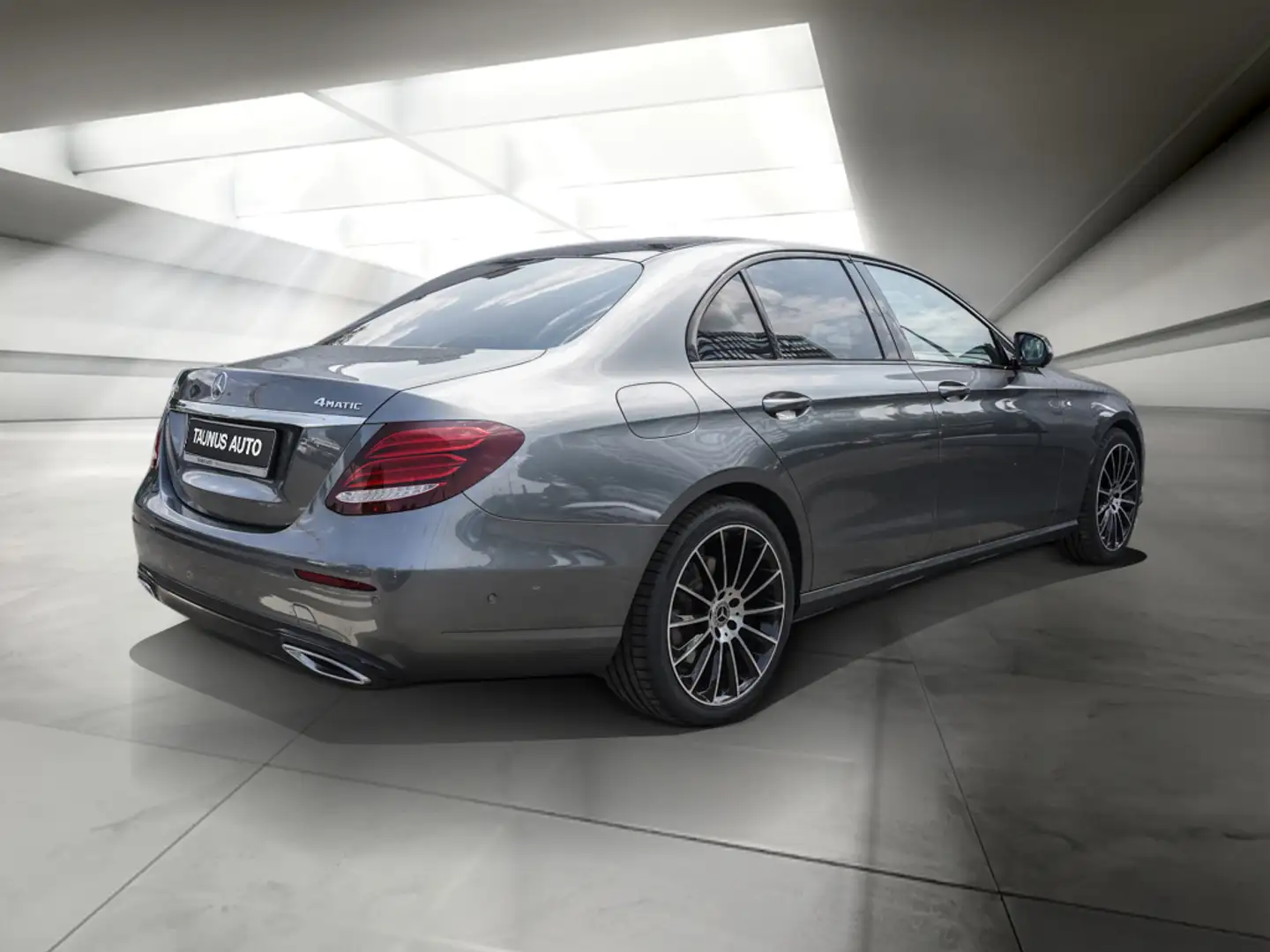 Mercedes-Benz E 400 d AVANTGARDE COMAND PANO DISTRONIC WIDE Grau - 2