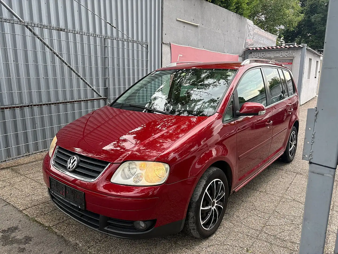 Volkswagen Touran Highline 1,9 TDI DSG Negro - 1