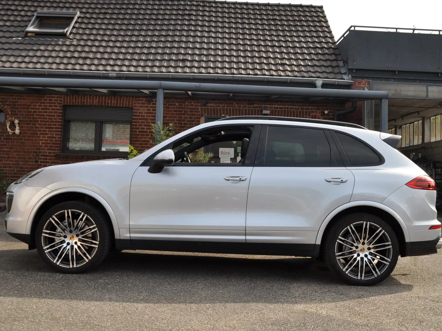 Porsche Cayenne S Diesel Platinum Edition Stříbrná - 1