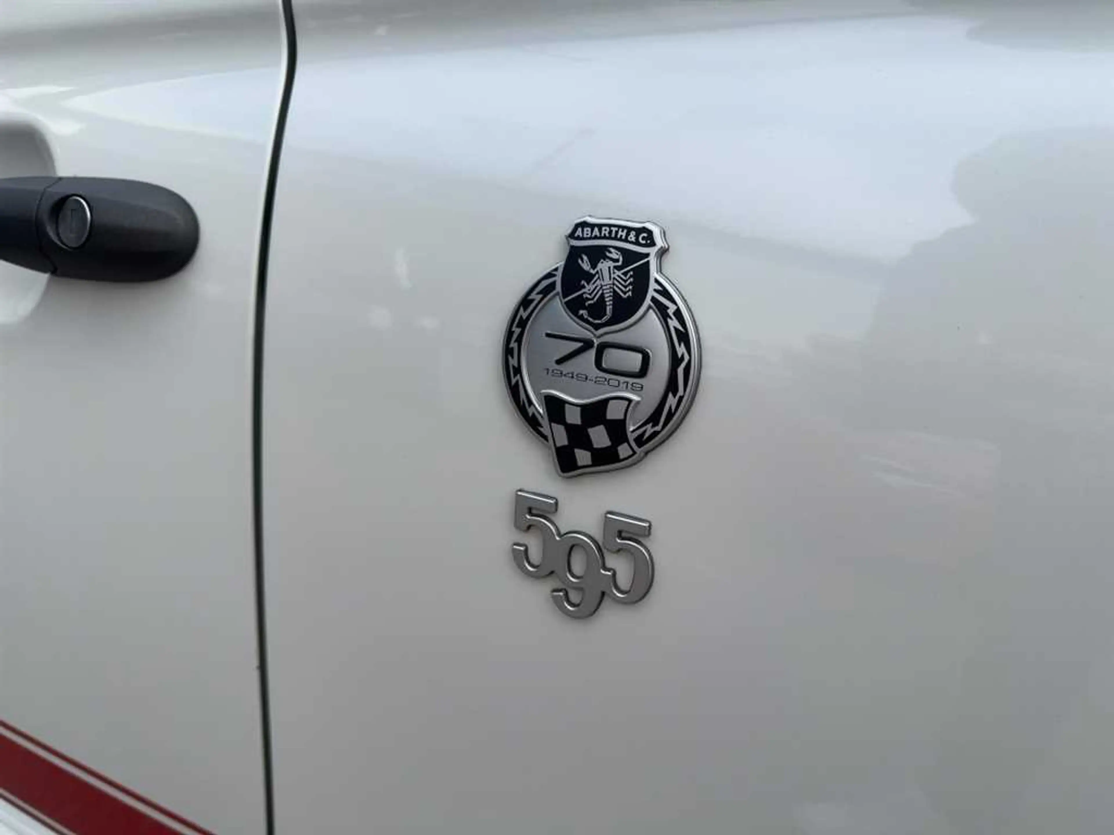 Abarth 595C 1.4T esseesse*Carbon*Akrapovič*Carplay*Xenon* — photo 14