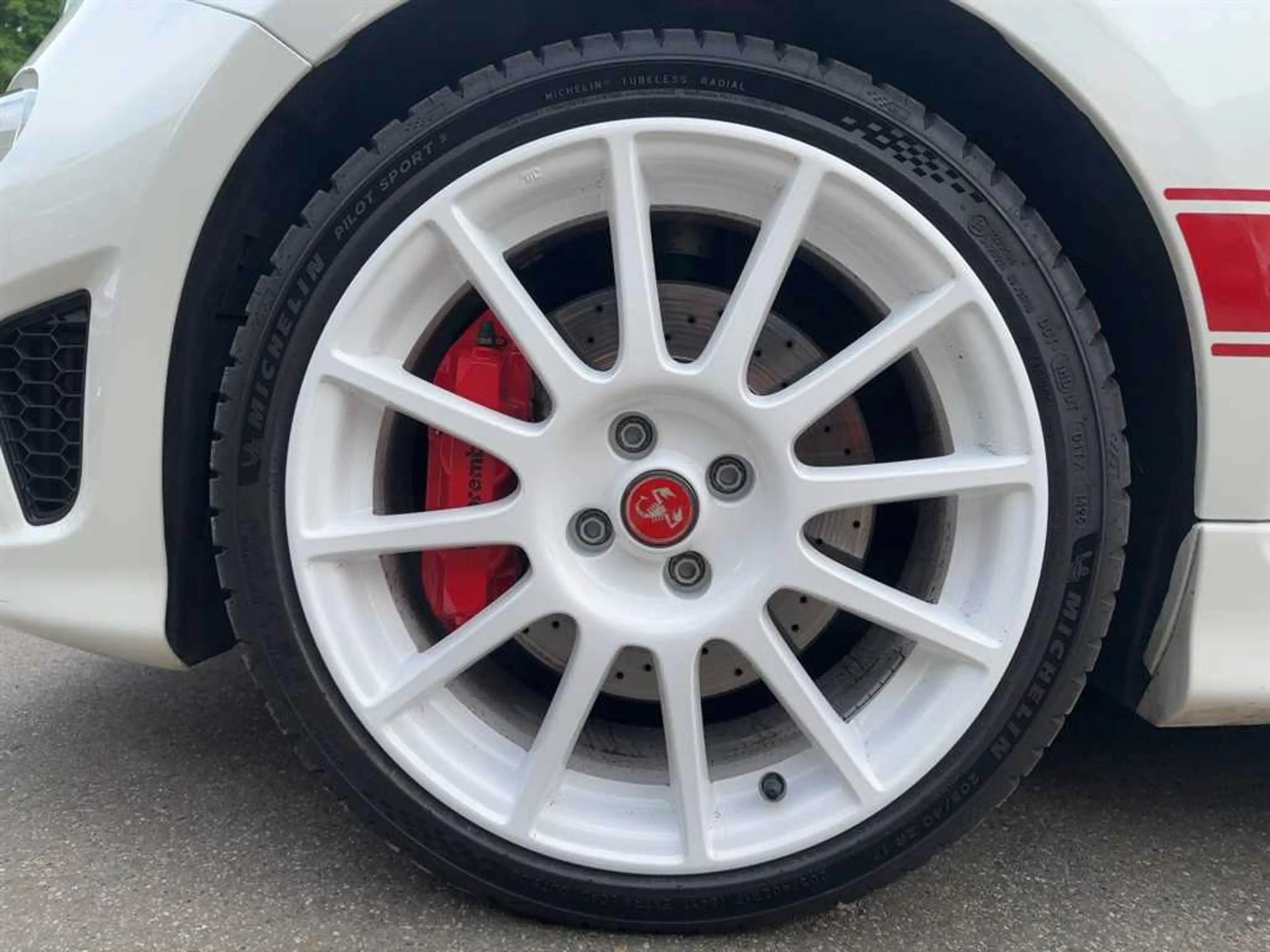 Abarth 595C 1.4T esseesse*Carbon*Akrapovič*Carplay*Xenon* — photo 13