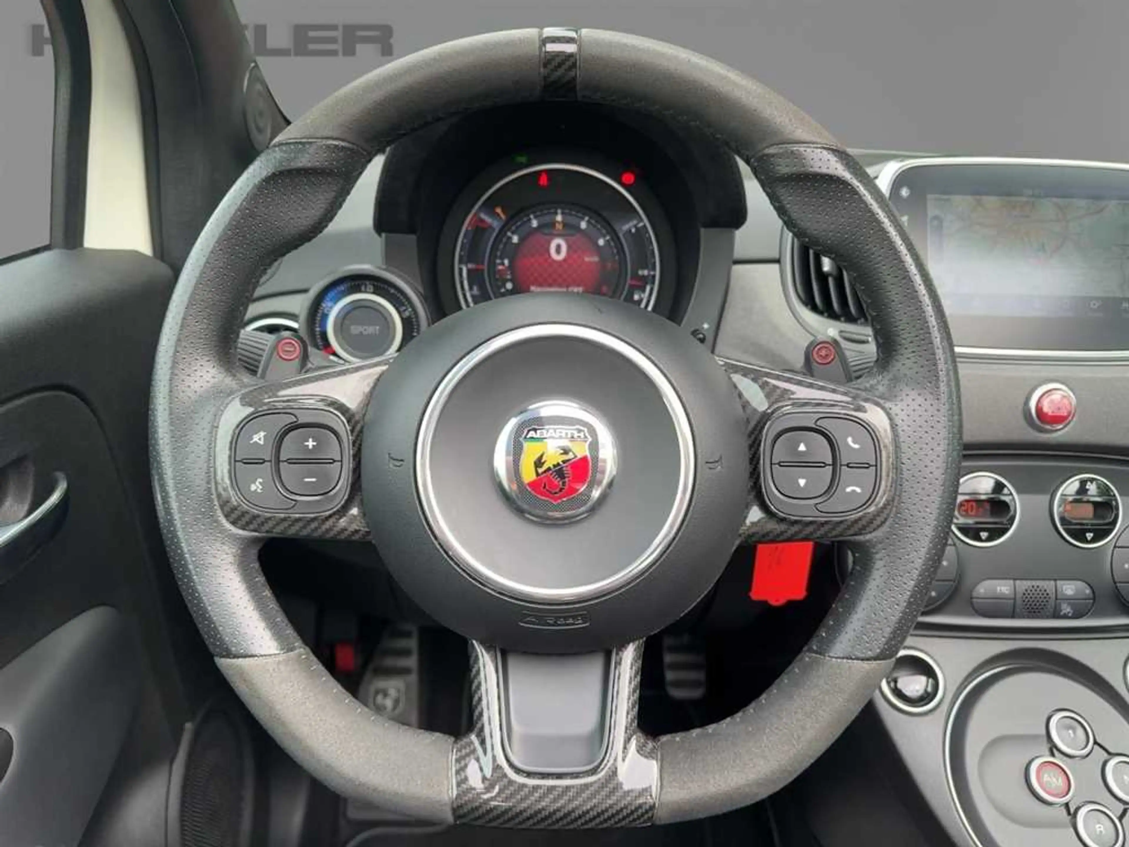 Abarth 595C 1.4T esseesse*Carbon*Akrapovič*Carplay*Xenon* — photo 11