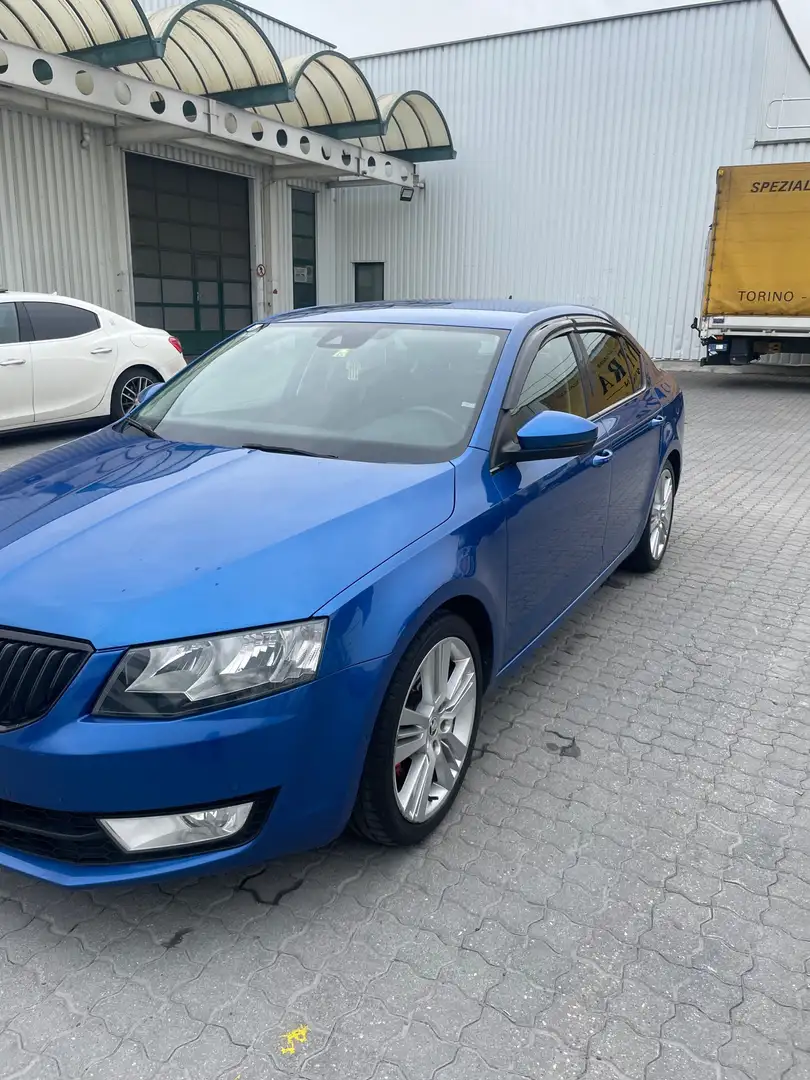 Skoda Octavia 1.6 TDI Green tec Active Blau - 1