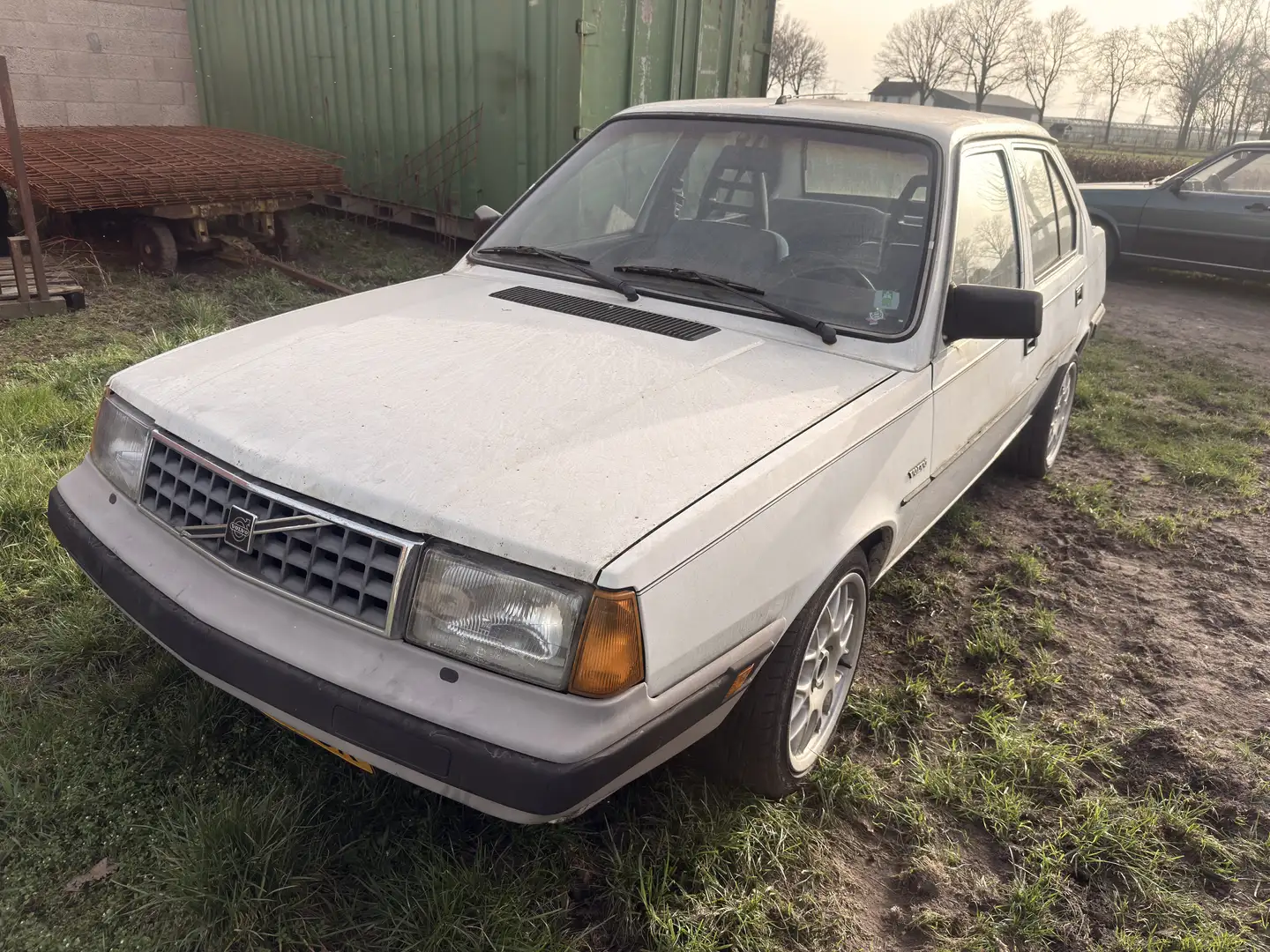 Volvo 340 DL 1.7 Sedan - 1