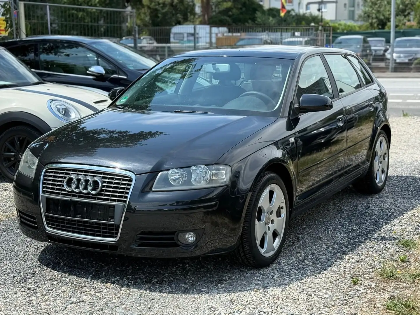 Audi A3 1.6 Attraction _ top gepflegt Schwarz - 2
