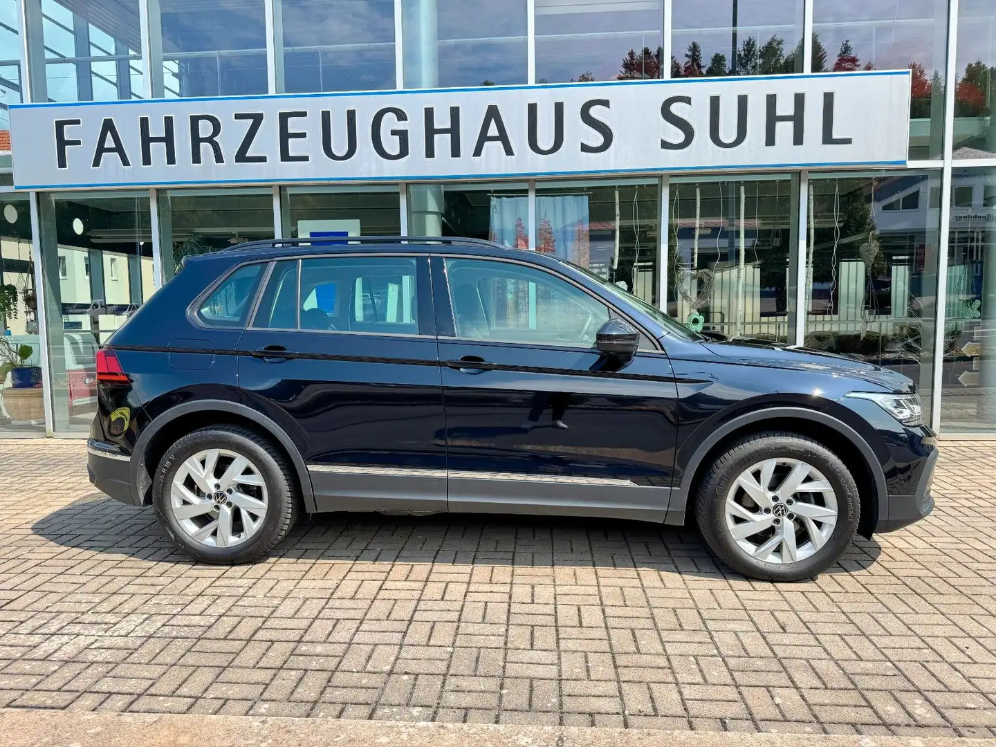 Volkswagen Tiguan Life 4M 1Hand Standheitzg. AHZV R.Kamera Noir - 2