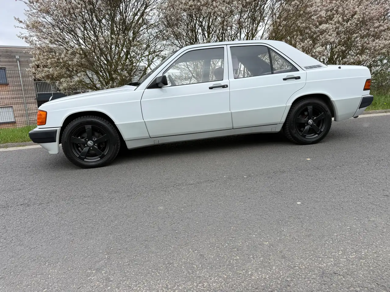 Mercedes-Benz 190 E 1.8 Automatik TÜV NEU 76.000 Km H Ken., foto 3