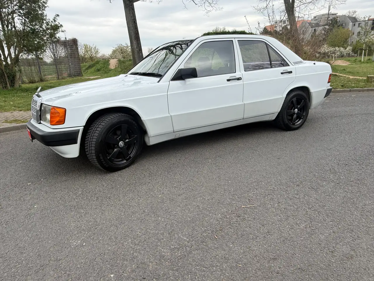 Mercedes-Benz 190 E 1.8 Automatik TÜV NEU 76.000 Km H Ken., foto 1