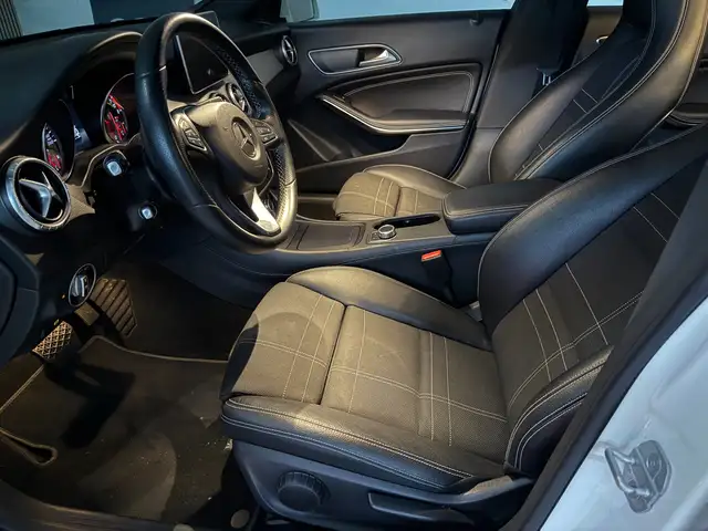 Mercedes-Benz Cla view 12