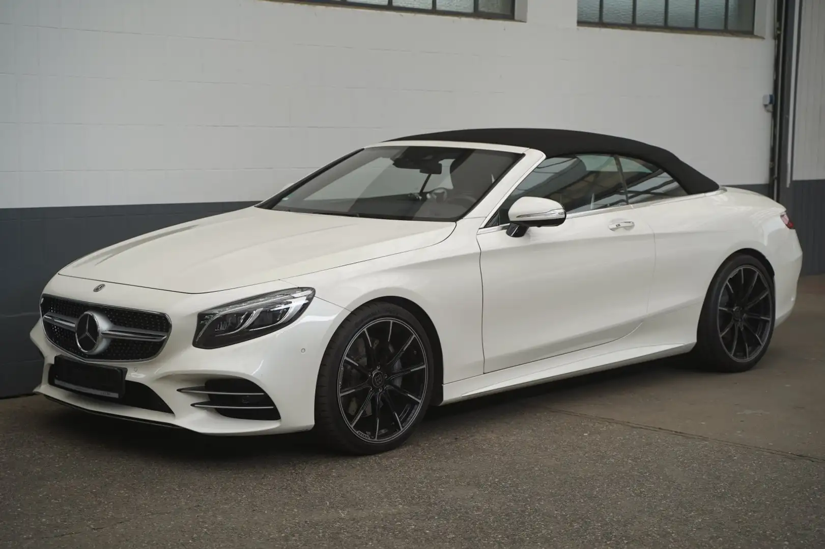 Mercedes-Benz S 560 Cabrio AMG Line top Zustand Bílá - 1