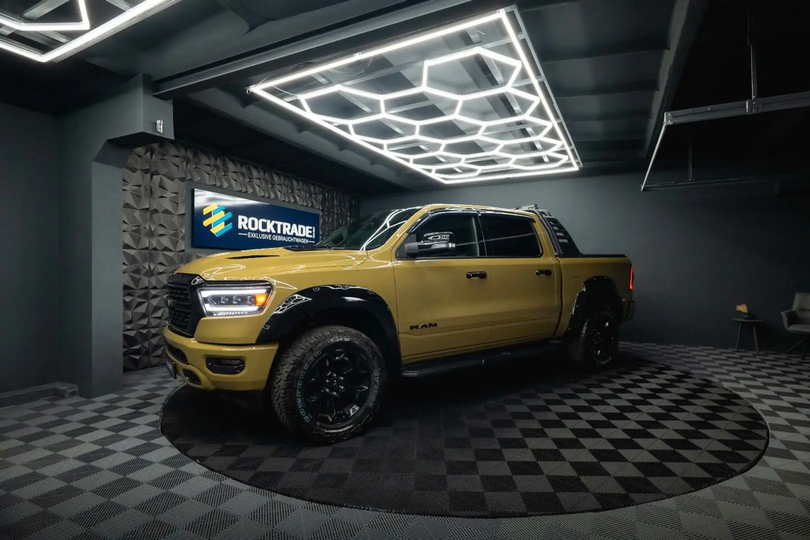 Dodge RAM 5.7 V8 HEMI 4x4 NIGHT Laramie ARMY STYLE LED Vert - 2