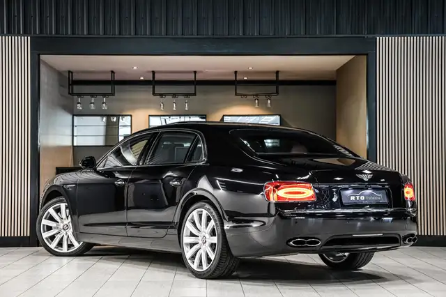 Bentley Flying Spur view 3