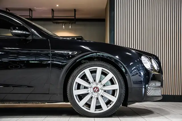 Bentley Flying Spur view 15