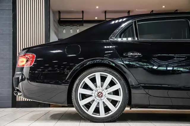 Bentley Flying Spur view 14
