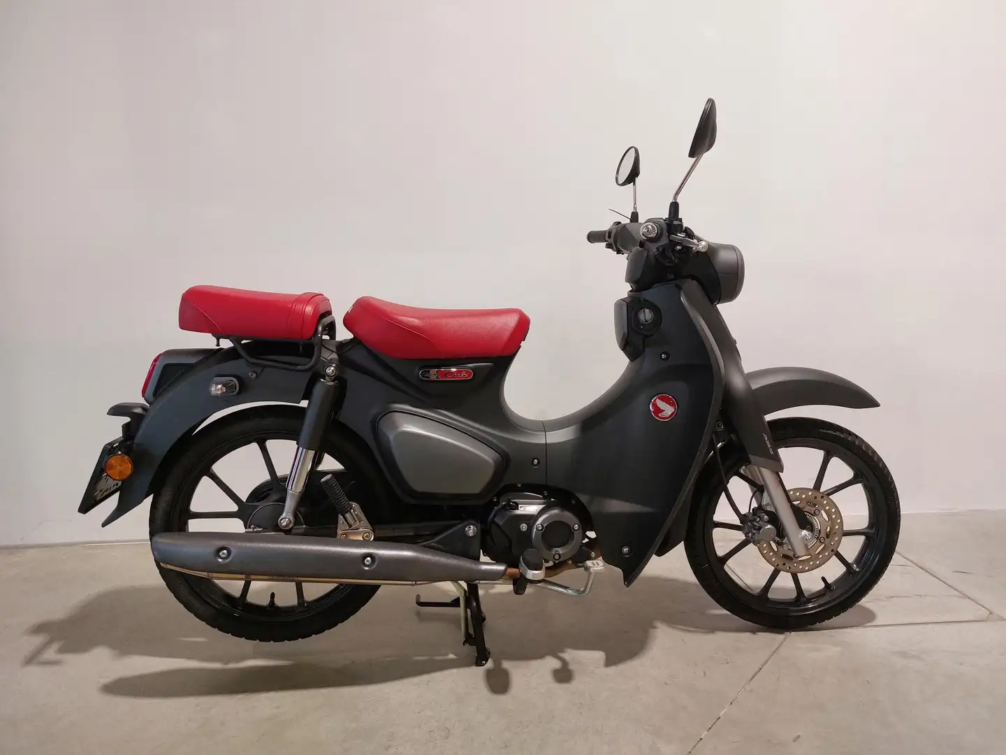 Honda Super Cub 125 Gris - 1