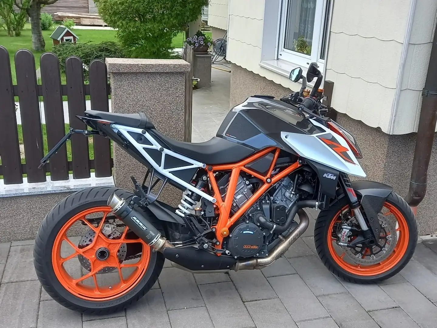 KTM 1290 Super Duke R Oranžová - 1