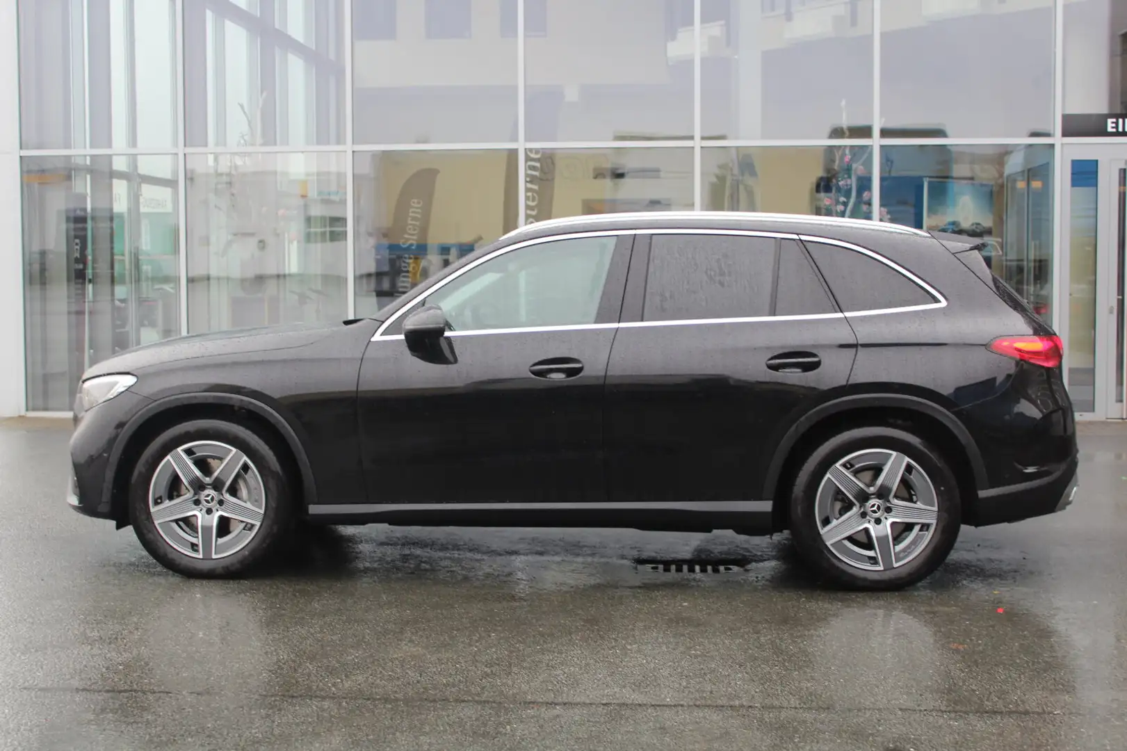 Mercedes-Benz GLC 300 GLC 300 AMG 4M AHK+DISTRONIC+KAMERA+LED+NAVI+DAB Schwarz - 2