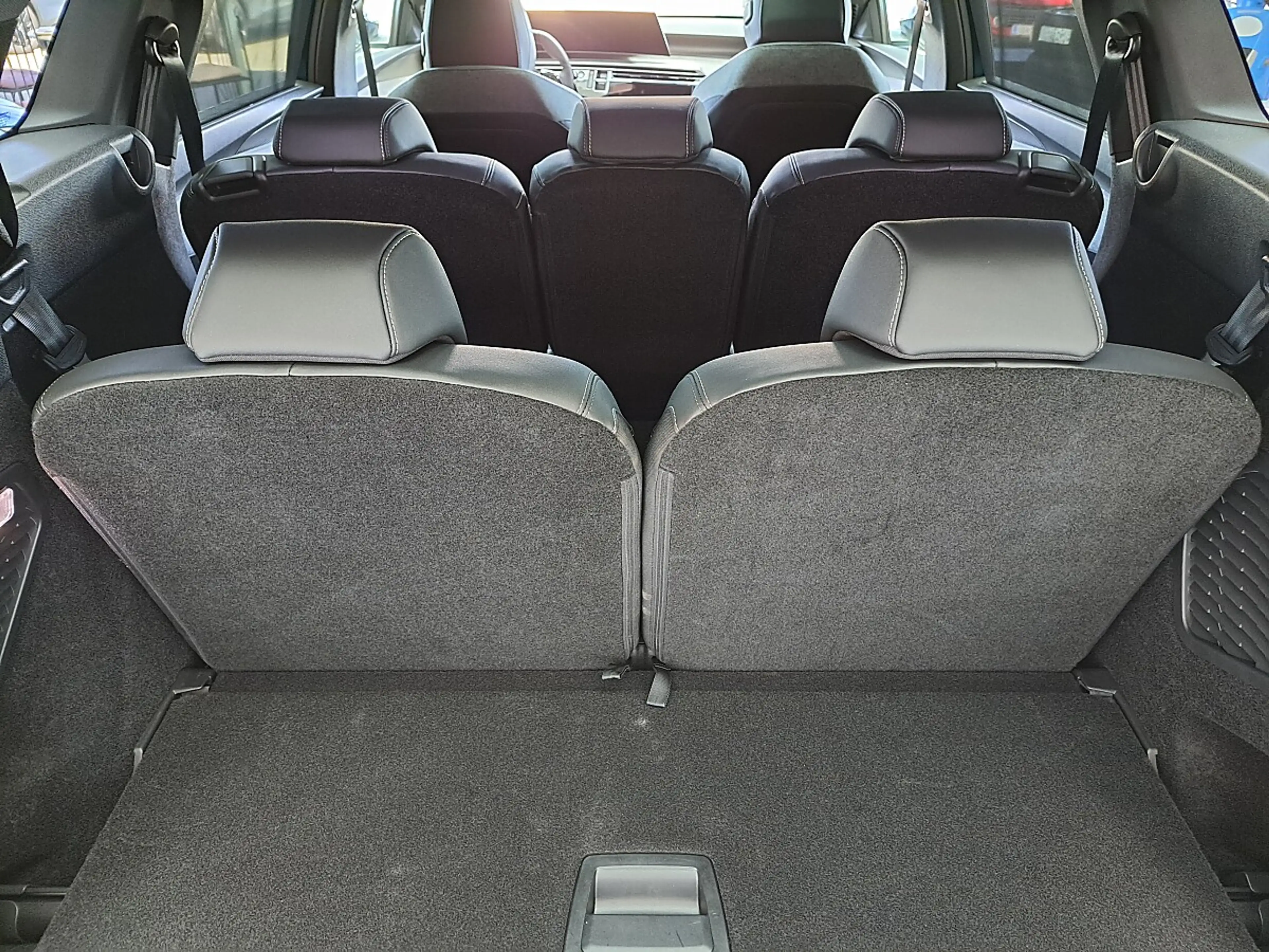 Peugeot 5008 Elektromotor 210 GT — photo 10