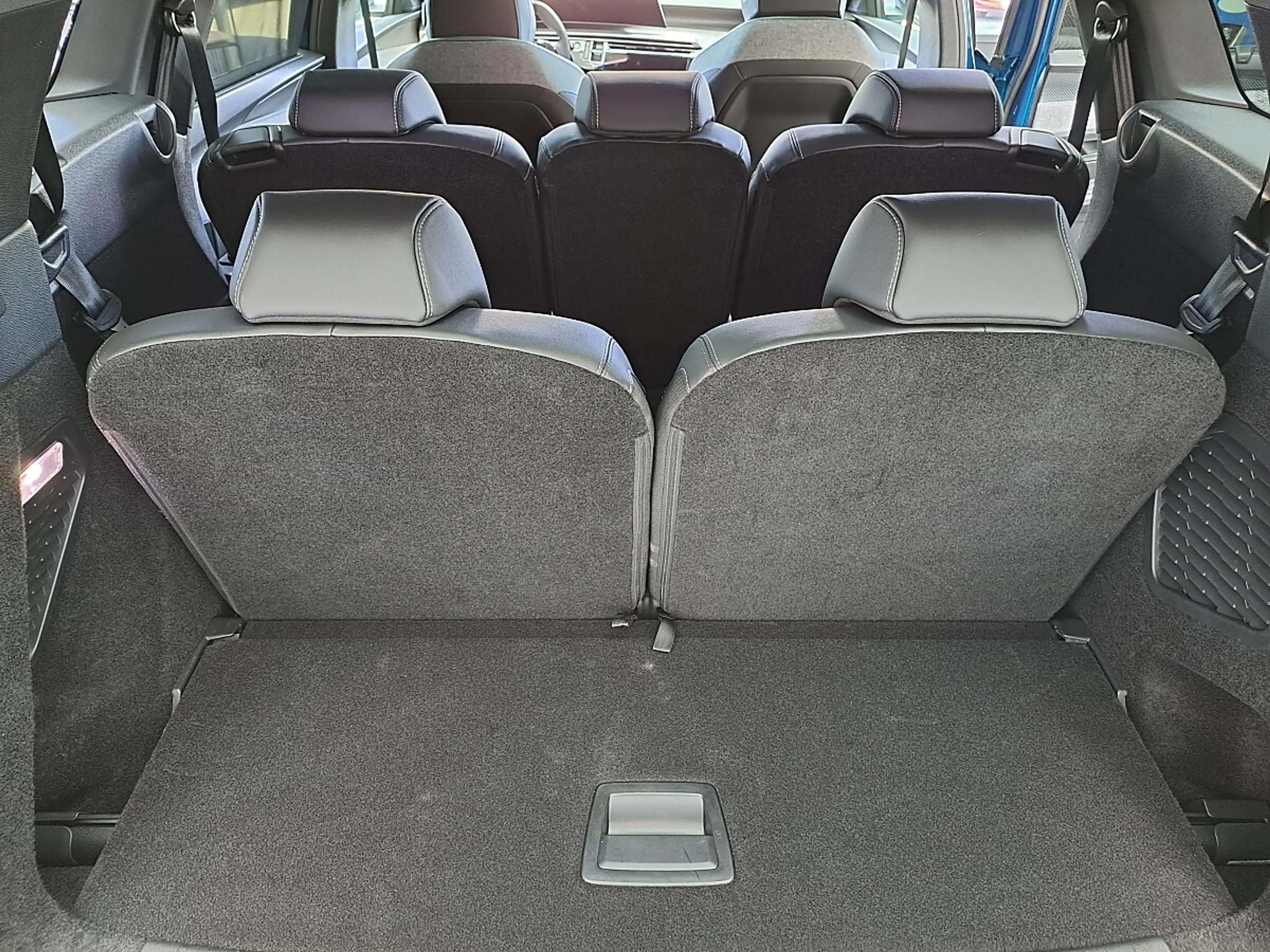 Peugeot 5008 Elektromotor 210 GT — photo 9