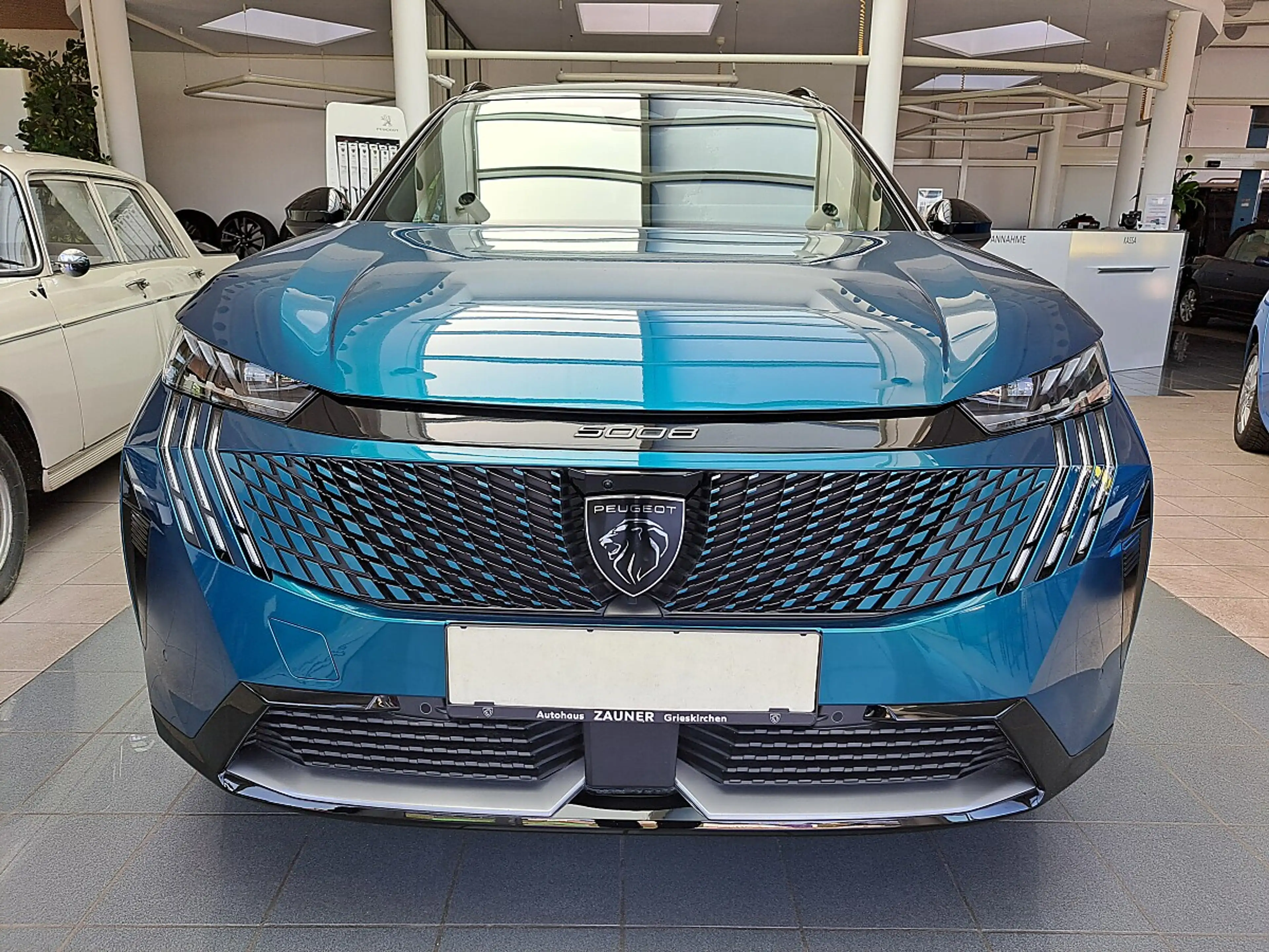 Peugeot 5008 Elektromotor 210 GT — photo 7