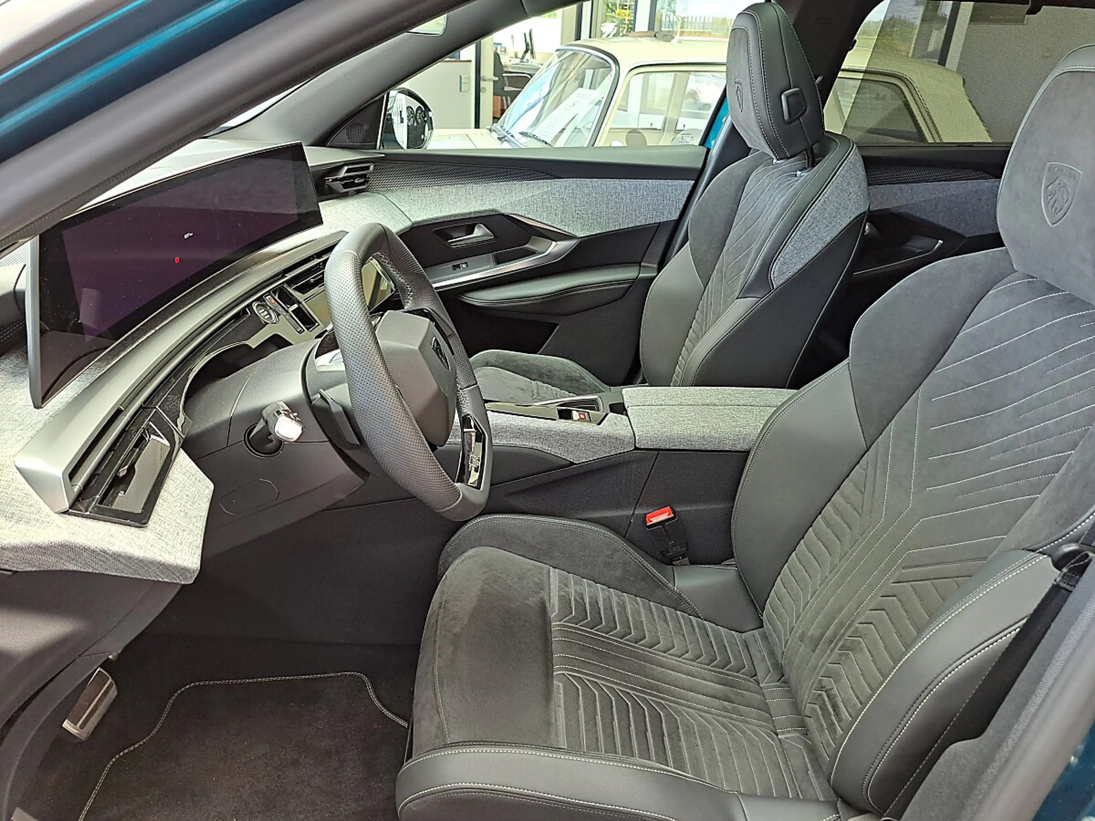 Peugeot 5008 Elektromotor 210 GT — photo 12