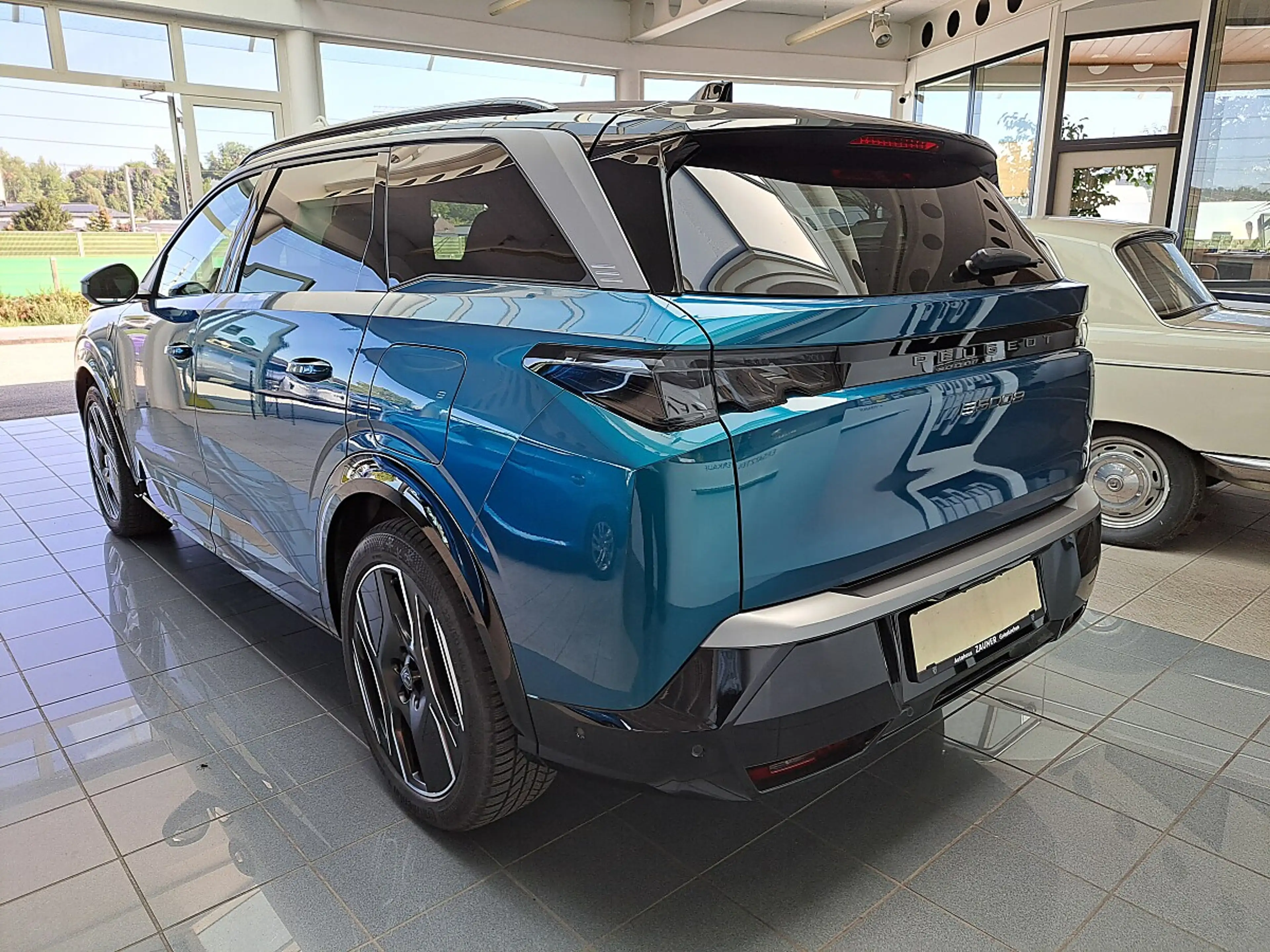 Peugeot 5008 Elektromotor 210 GT — photo 3