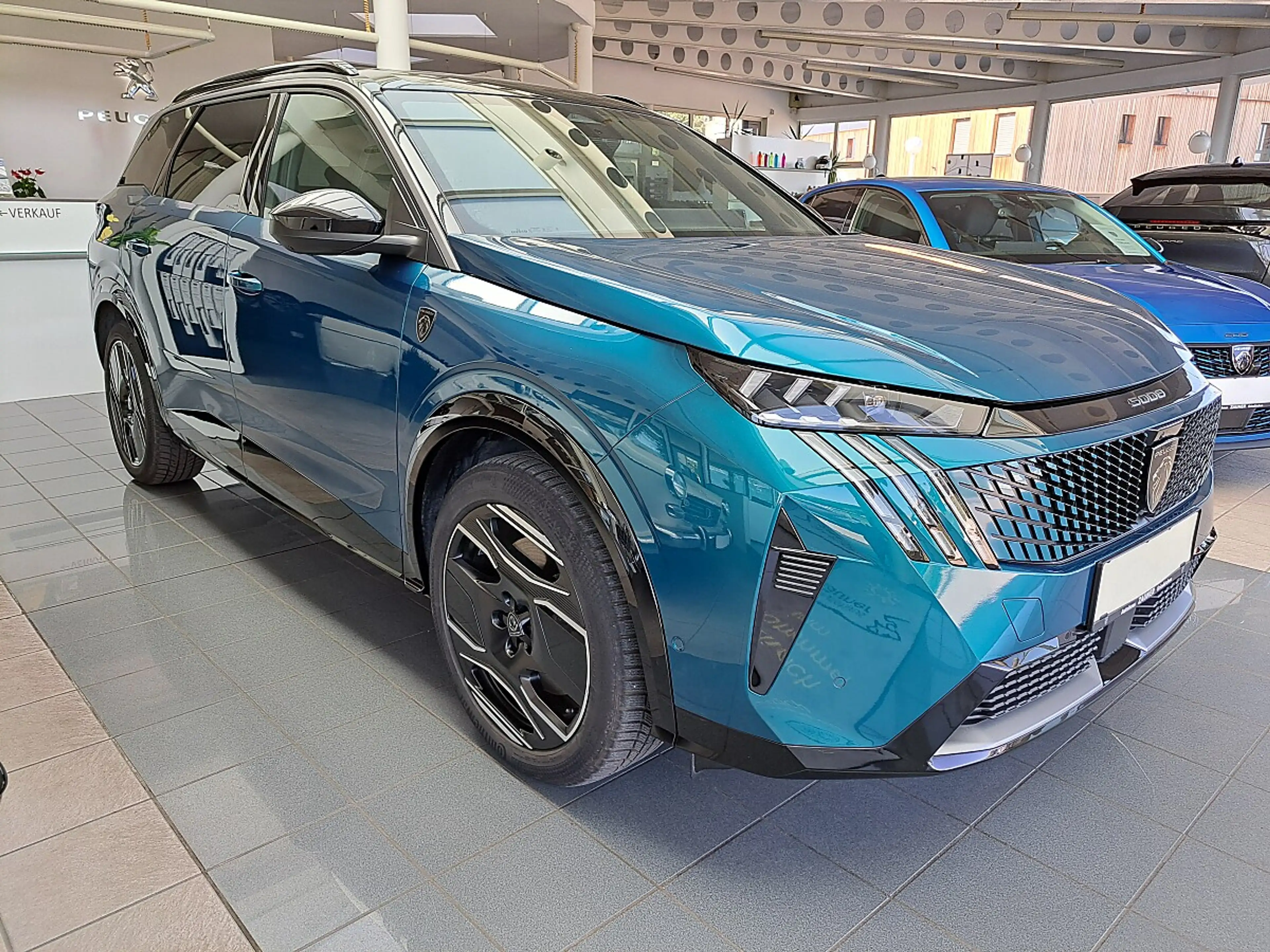 Peugeot 5008 Elektromotor 210 GT — photo 6