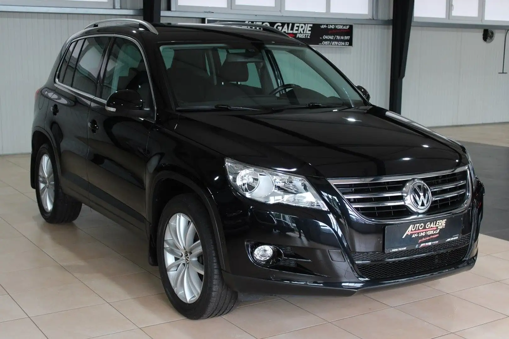 Volkswagen Tiguan Team BMT 1,4 TSI*Tüv NEU*1.HAND*SHZ*AHK* Schwarz - 1