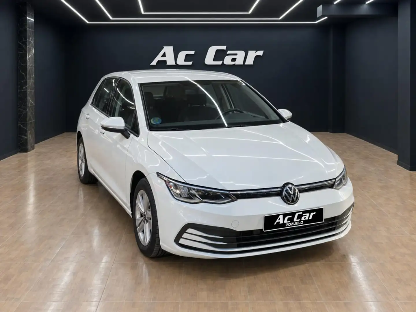 Volkswagen Golf 1.5 eTSI 130 CV Life - 1